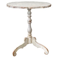 Mesa sueca de pedestal de principios del siglo XIX con tablero perfilado