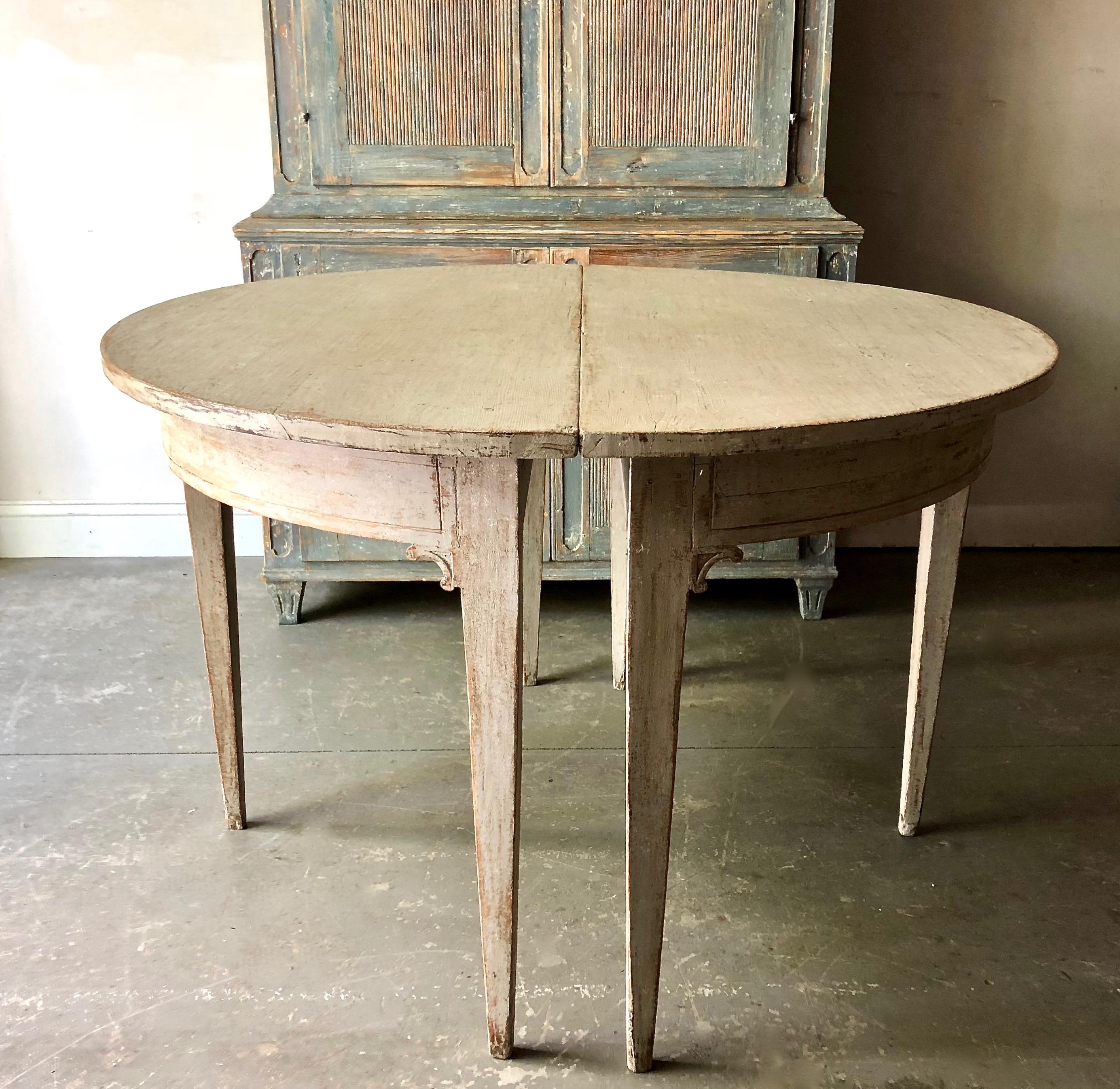 Hand-Carved Early 19th Century Swedish Period Gustavian Extending Table