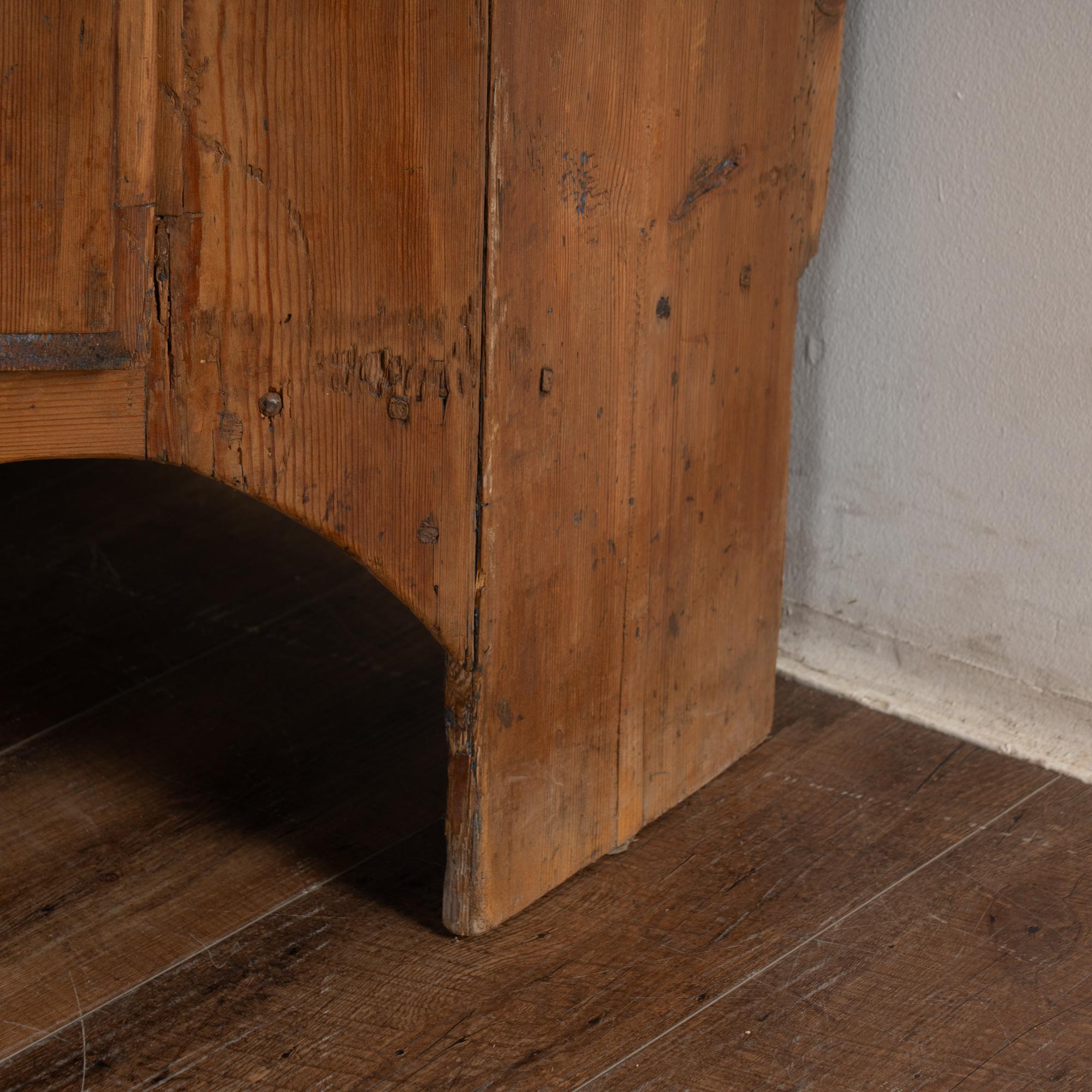 Schwedischer Kiefern-Eckschrank aus dem frühen 19. im Angebot 5