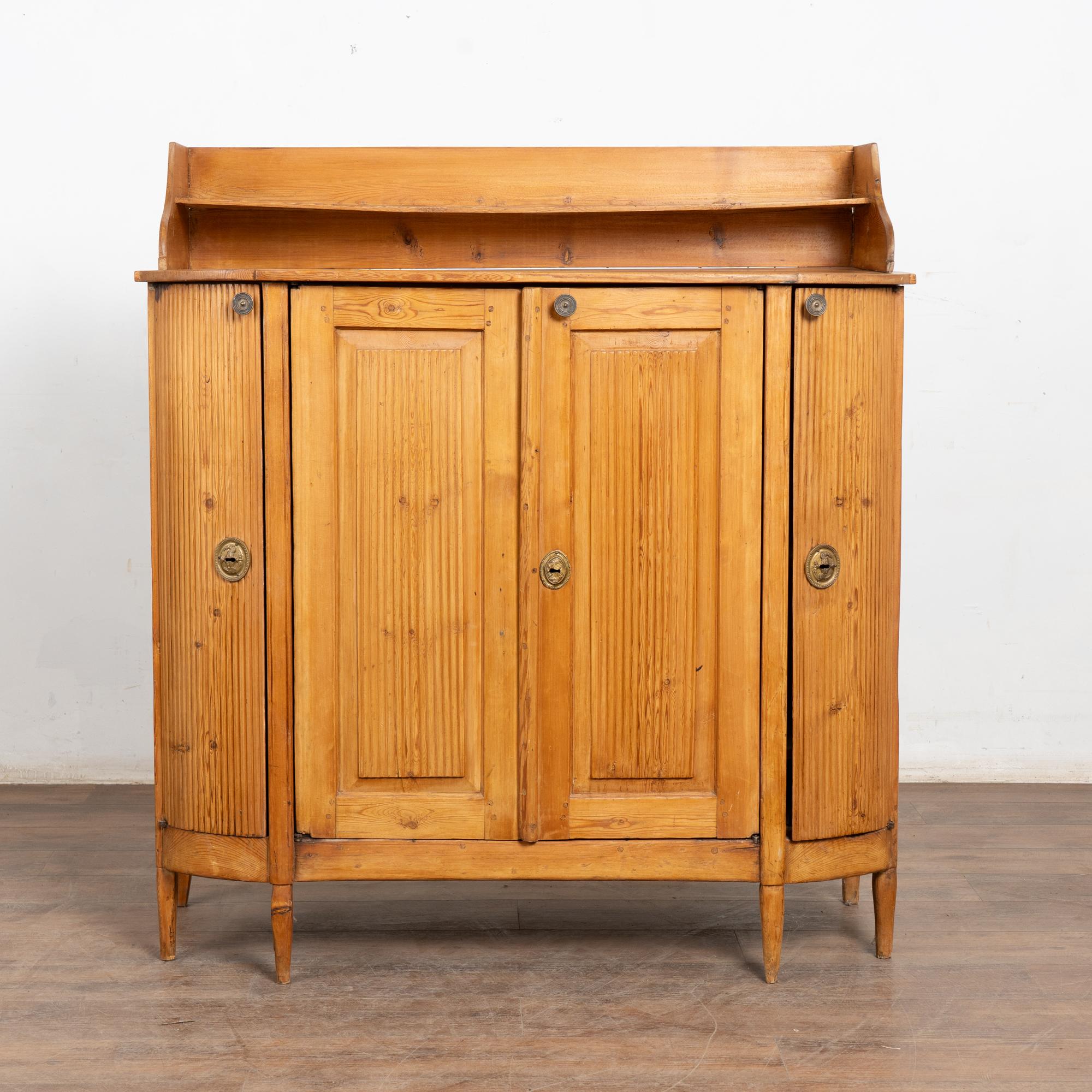 Country Mobile credenza in pino svedese dell'inizio del XIX secolo in vendita