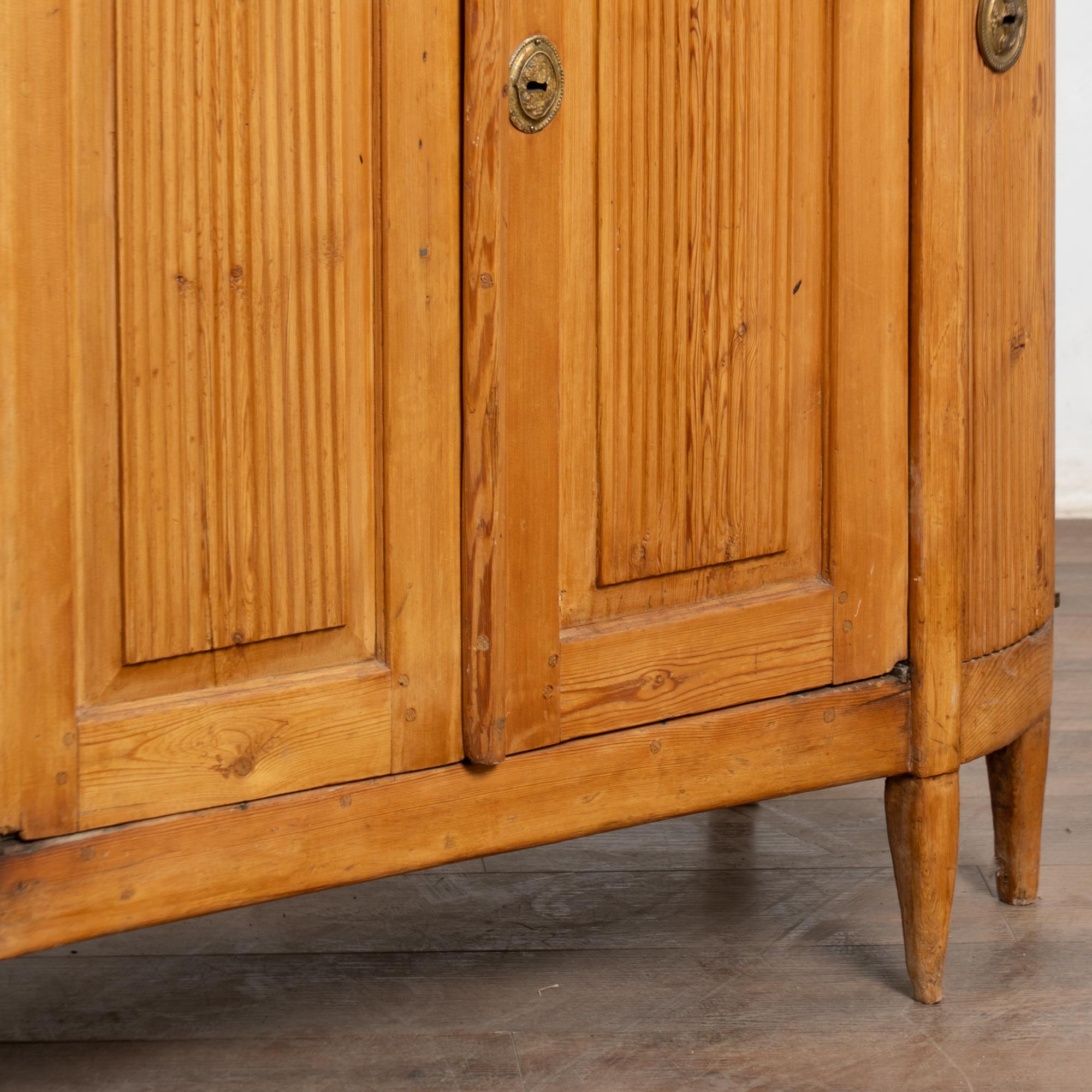 Mobile credenza in pino svedese dell'inizio del XIX secolo in vendita 3