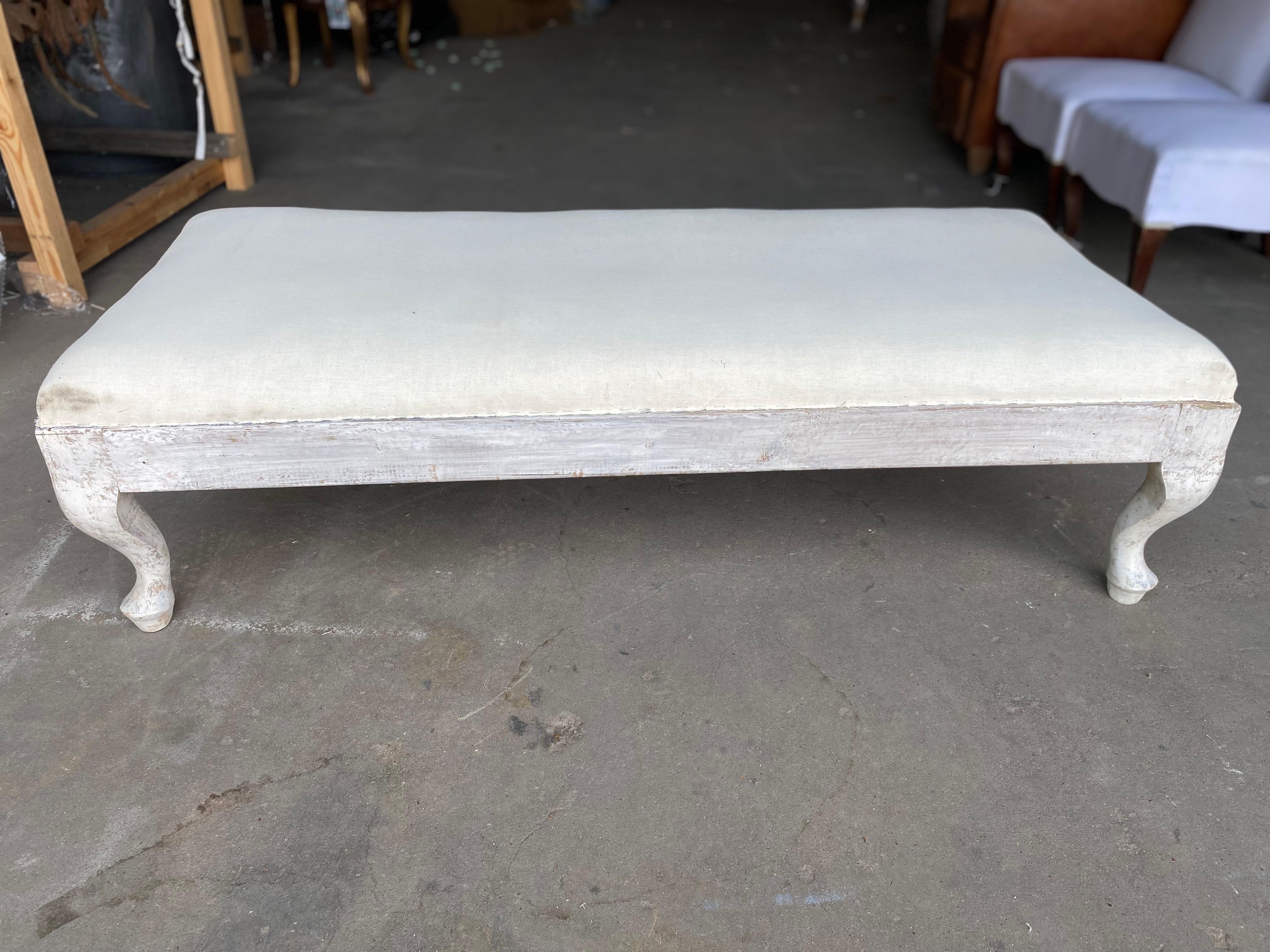 Here is an absolutely stunning early 19th century rococo Swedish bench. This beautiful piece has been dry scrapped to the original paint. It features a white color palette throughout with shell carved details on the border and beautifully curved