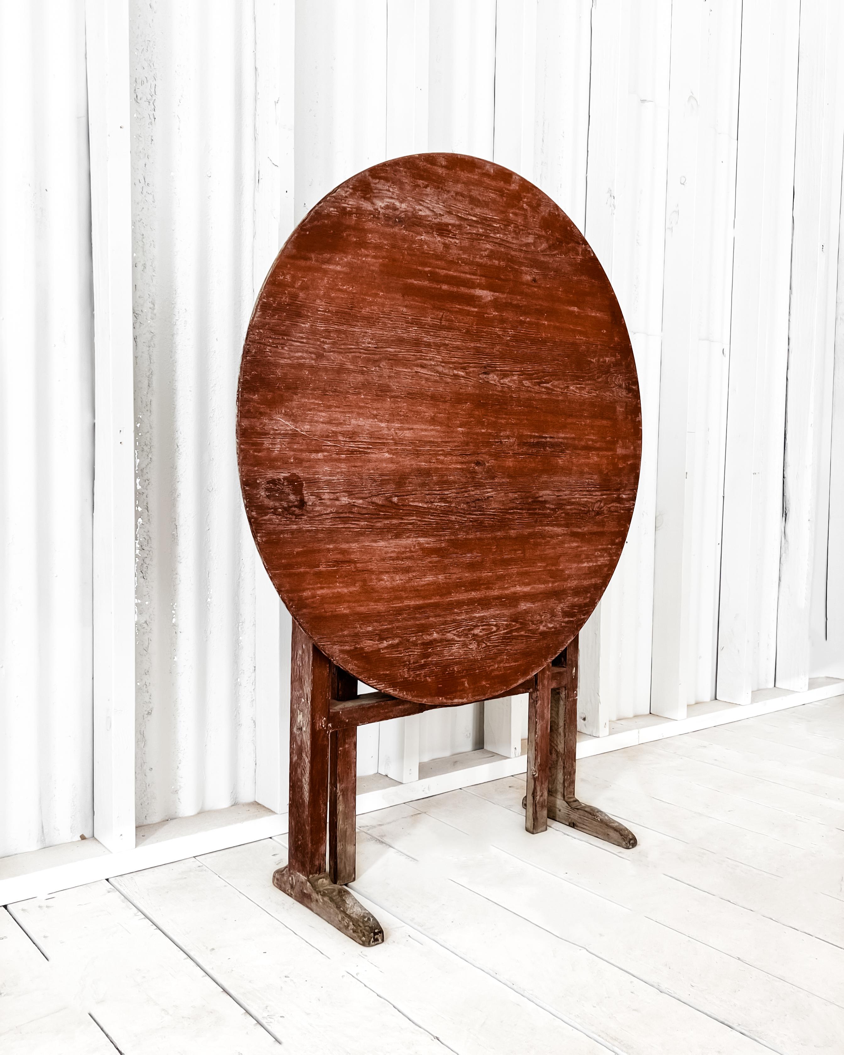 Début du 19ème siècle, table à pied de porte suédoise à plateau basculant en vente 6