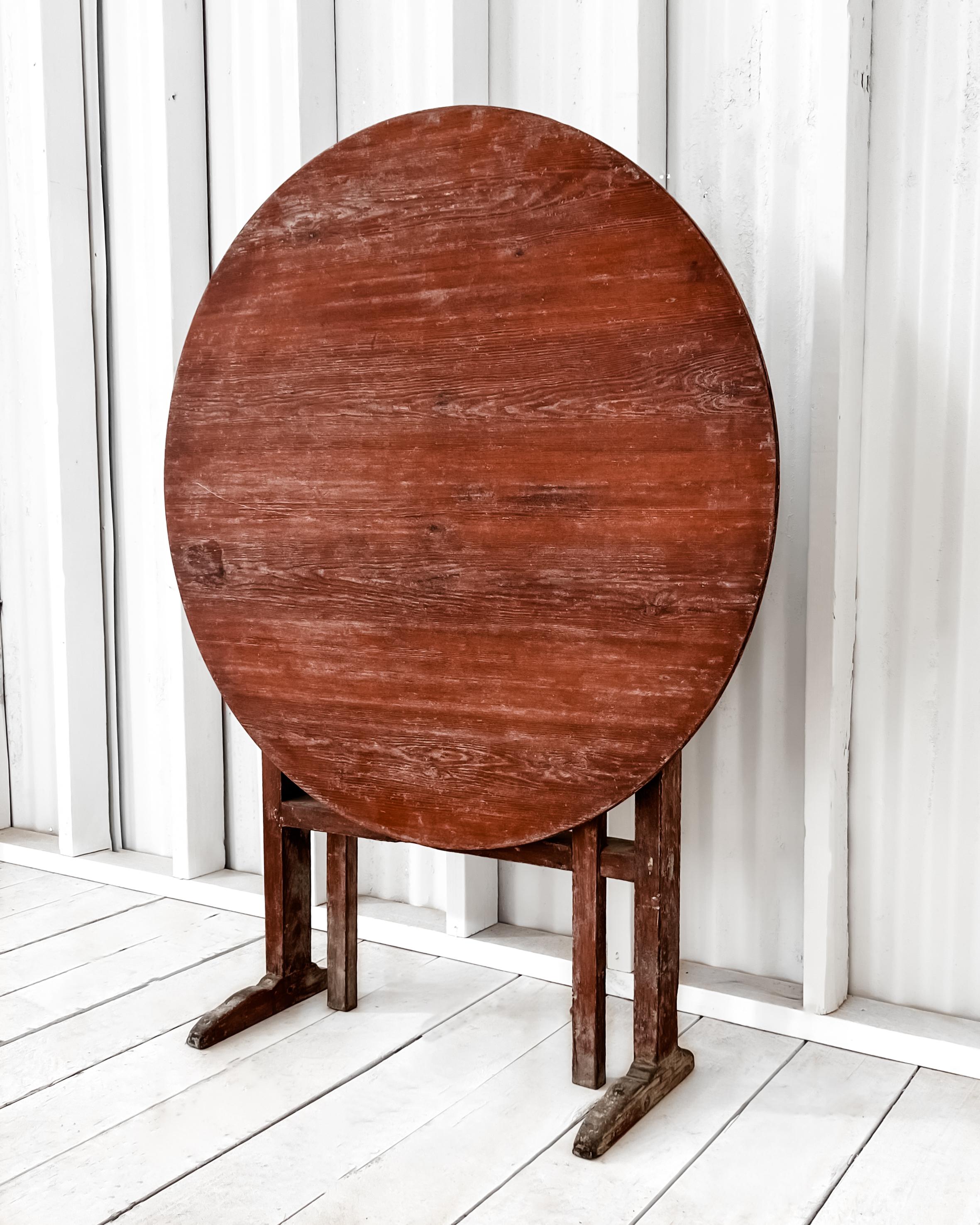 Début du 19ème siècle, table à pied de porte suédoise à plateau basculant en vente 7