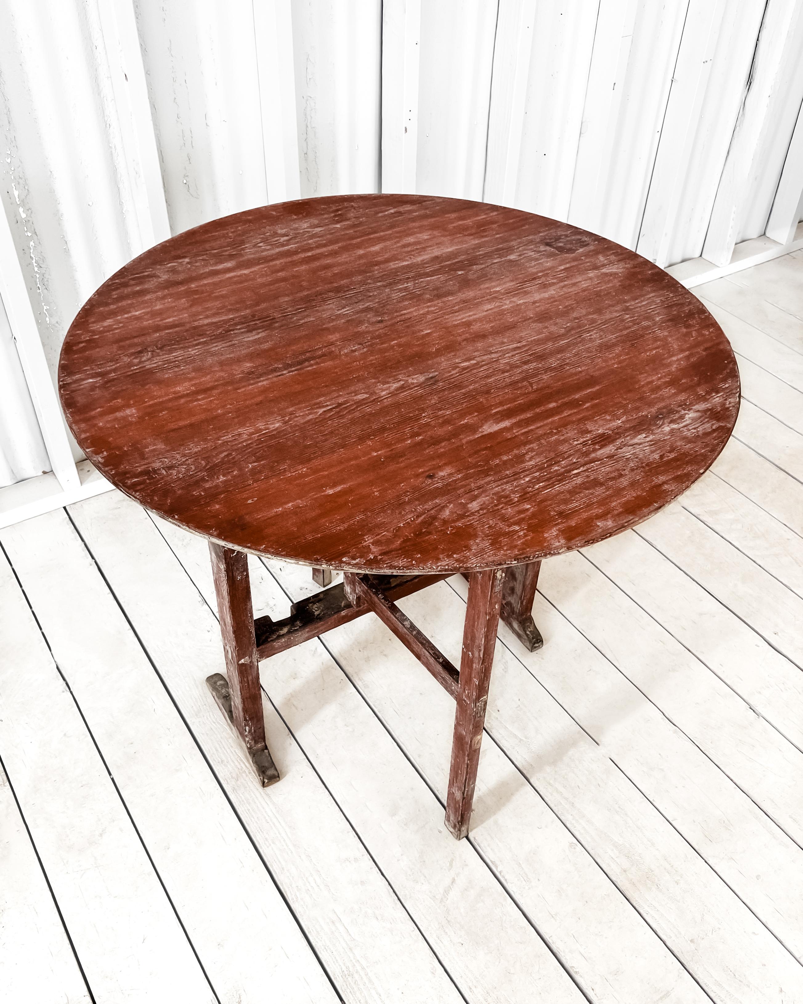 Début du XIXe siècle Début du 19ème siècle, table à pied de porte suédoise à plateau basculant en vente