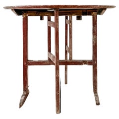 Début du 19ème siècle, table à pied de porte suédoise à plateau basculant