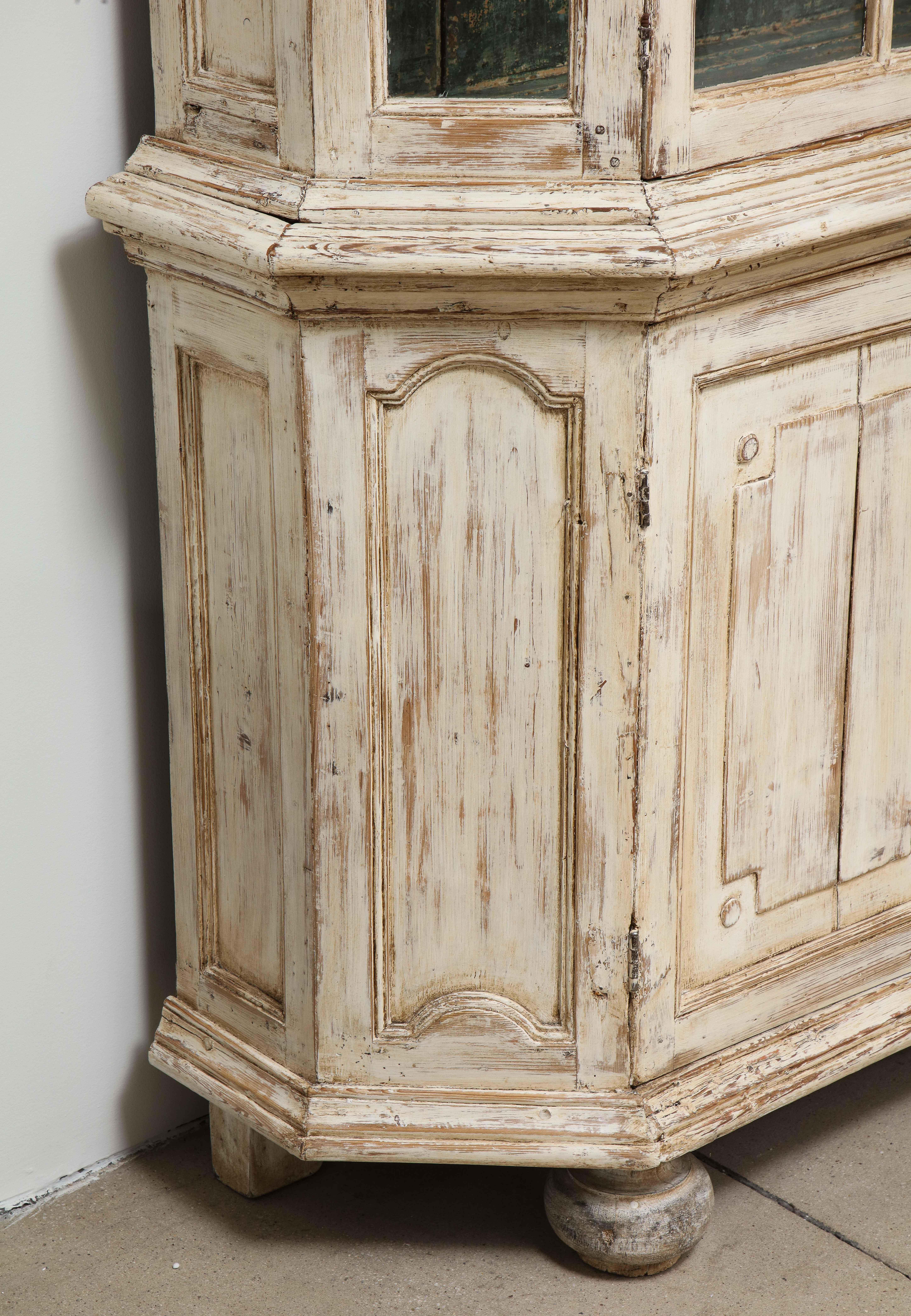 Early 19th Century Swedish Vitrine White Painted Pine For Sale 9