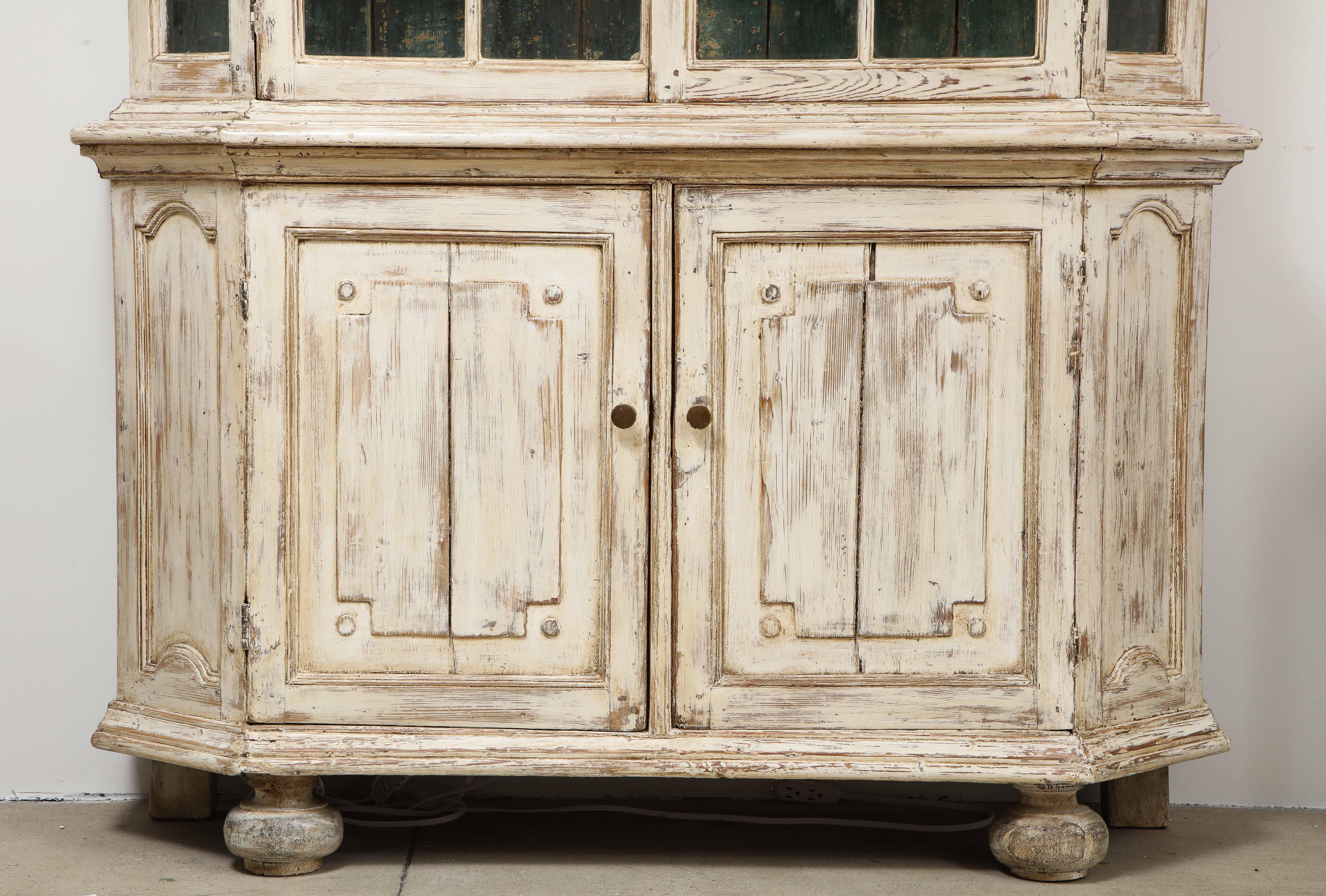 Early 19th Century Swedish Vitrine White Painted Pine For Sale 1