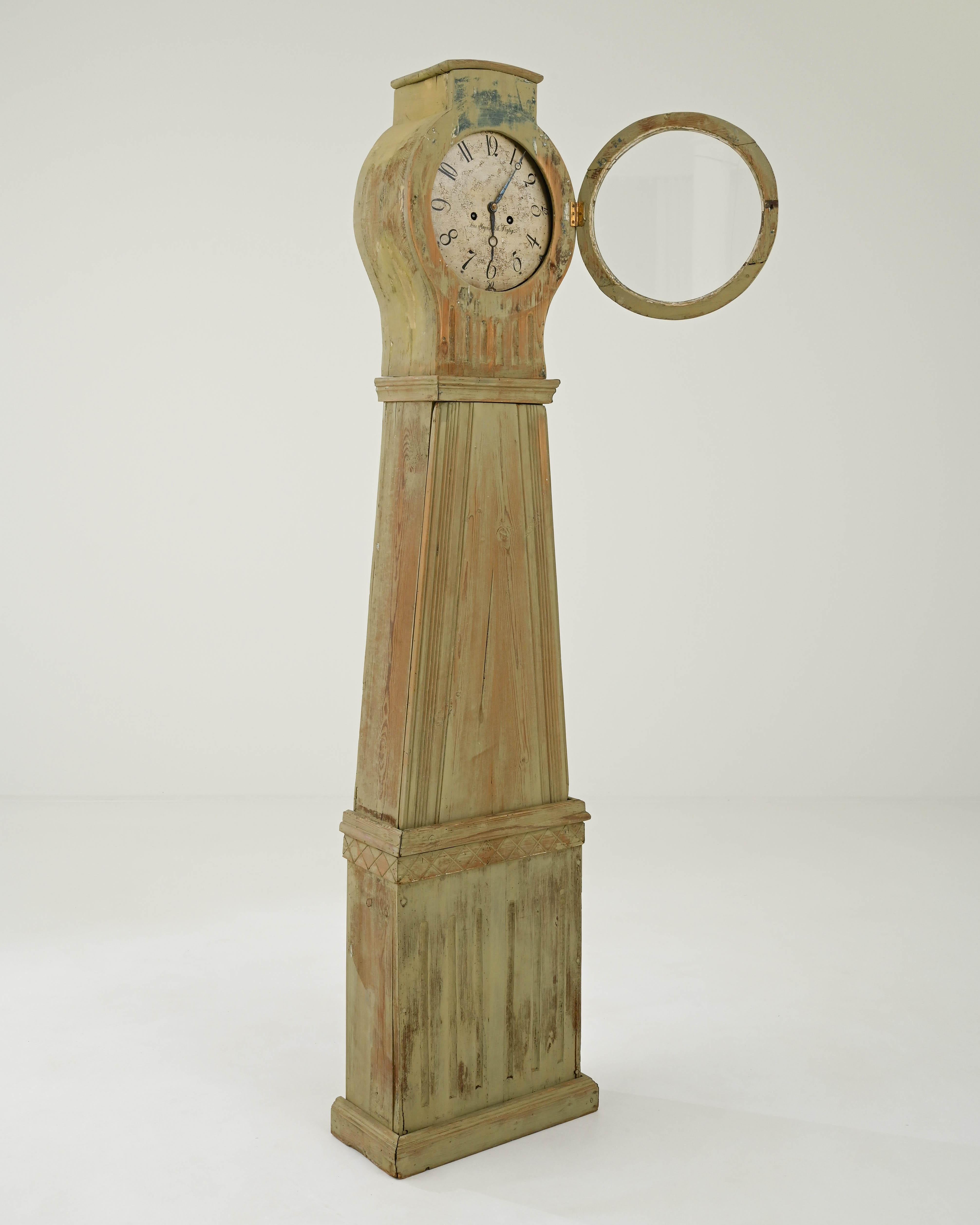 Early 19th Century Swedish Wooden Clock For Sale 1