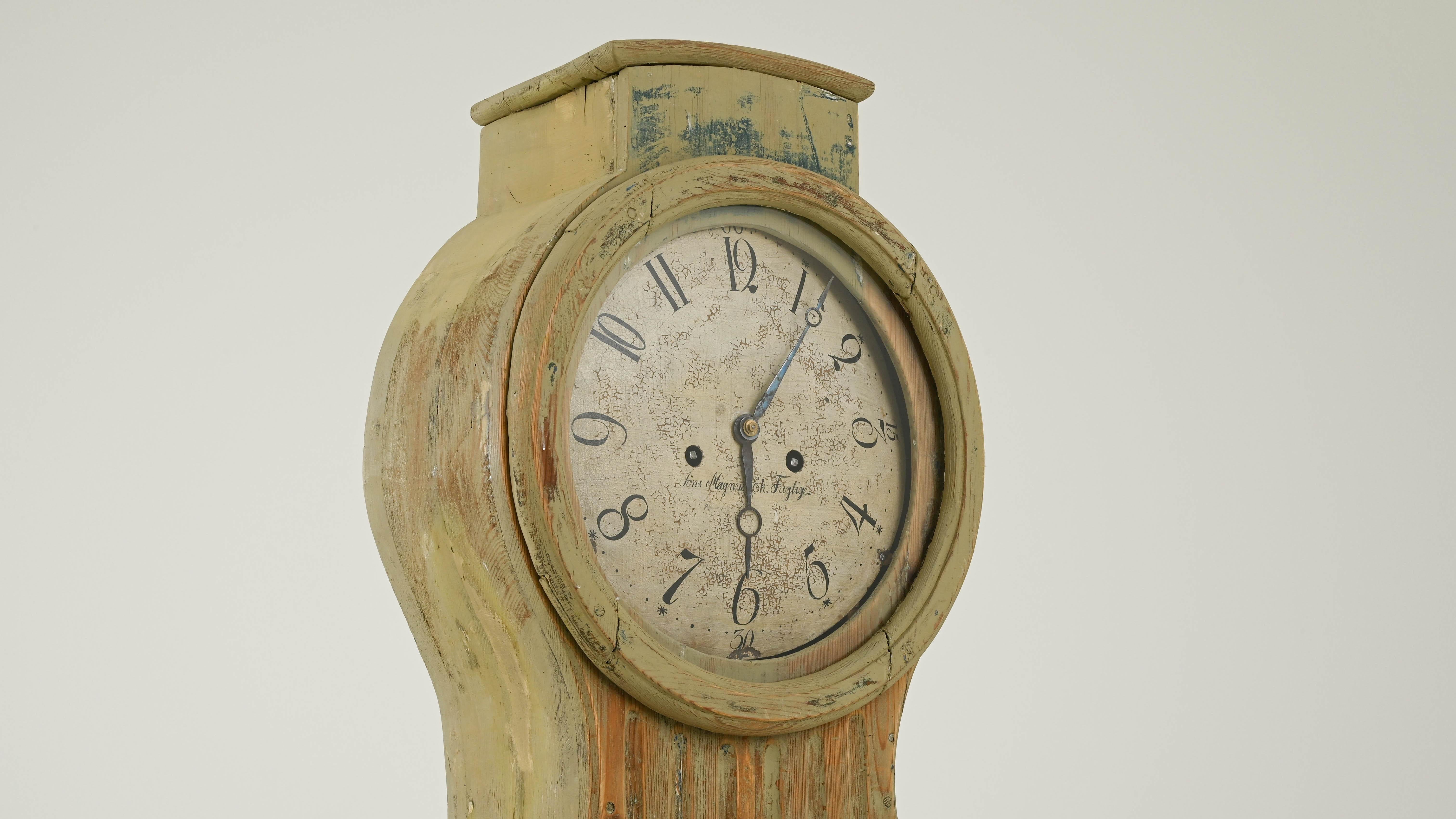 Early 19th Century Swedish Wooden Clock For Sale 3