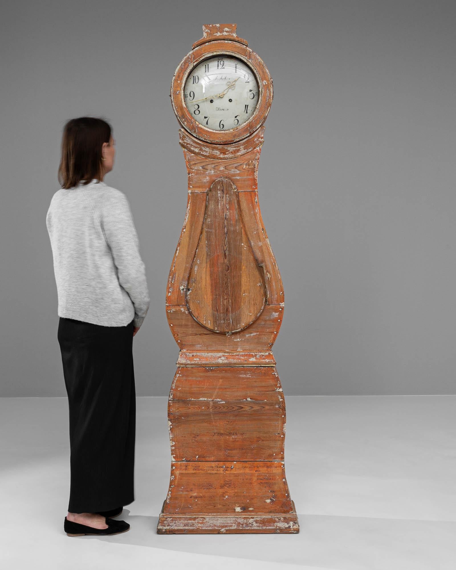 Horloge en bois suédoise du début du 19e siècle Bon état - En vente à High Point, NC