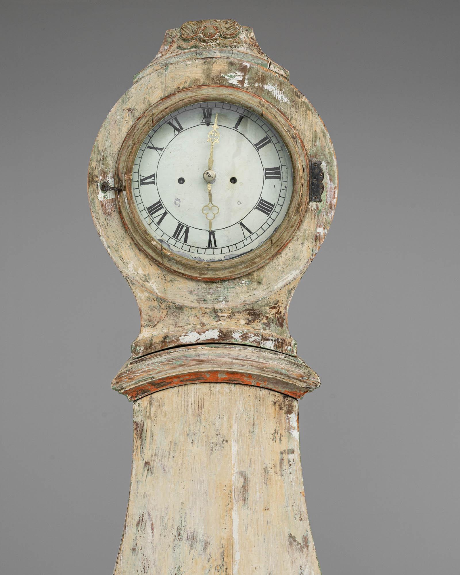 XIXe siècle Horloge en bois suédoise du début du 19e siècle en vente