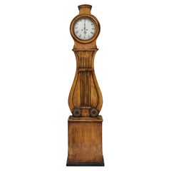Reloj de pie sueco de madera de principios del siglo XIX