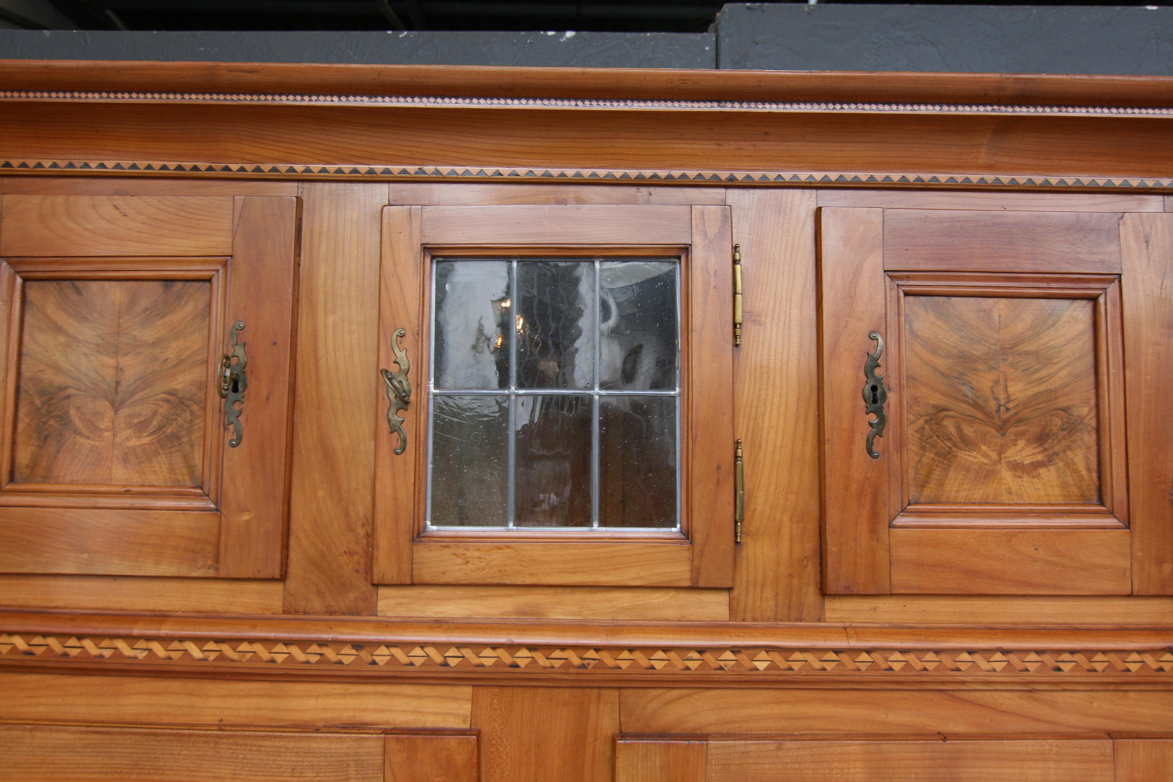 Early 19th Century Swiss Cupboard made of Cherry Wood with Marquetry 5