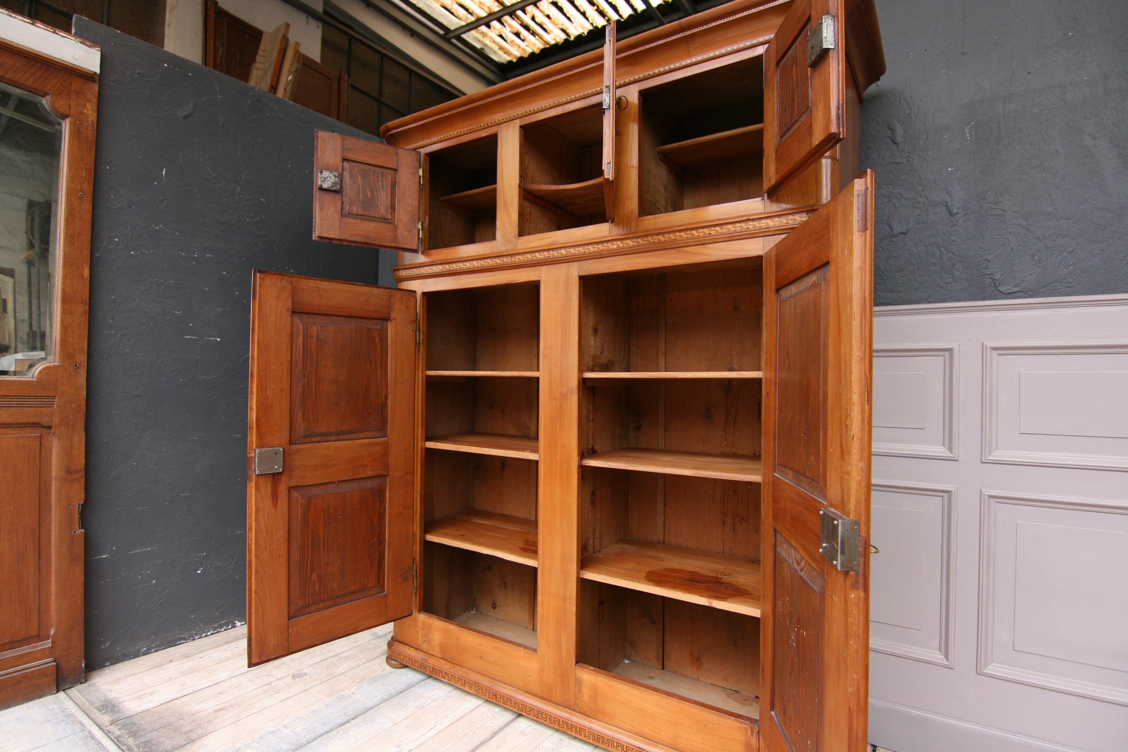 Early 19th Century Swiss Cupboard made of Cherry Wood with Marquetry 9