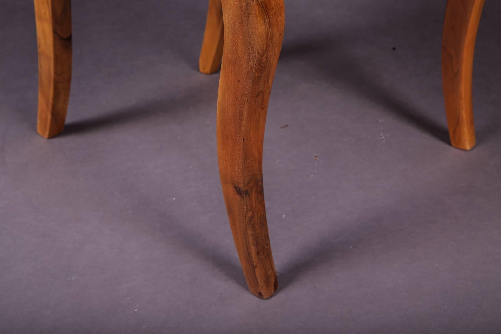 Set di sedie a tre gambe curve Biedermeier dell'inizio del XIX secolo in vendita 5