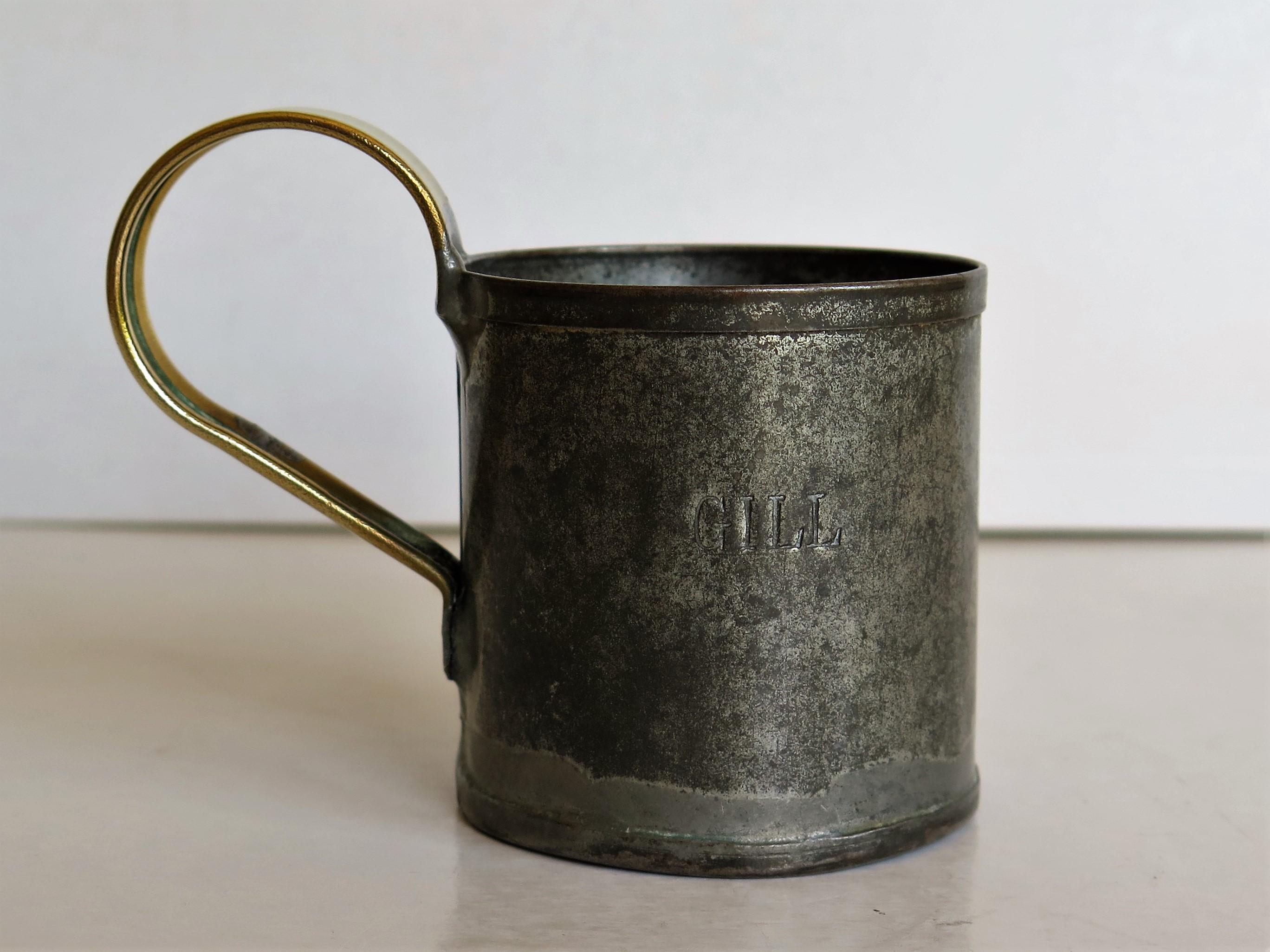 Early 19th Century Three Graduated Gill Measuring Cups Tin with Brass Handles In Good Condition In Lincoln, Lincolnshire