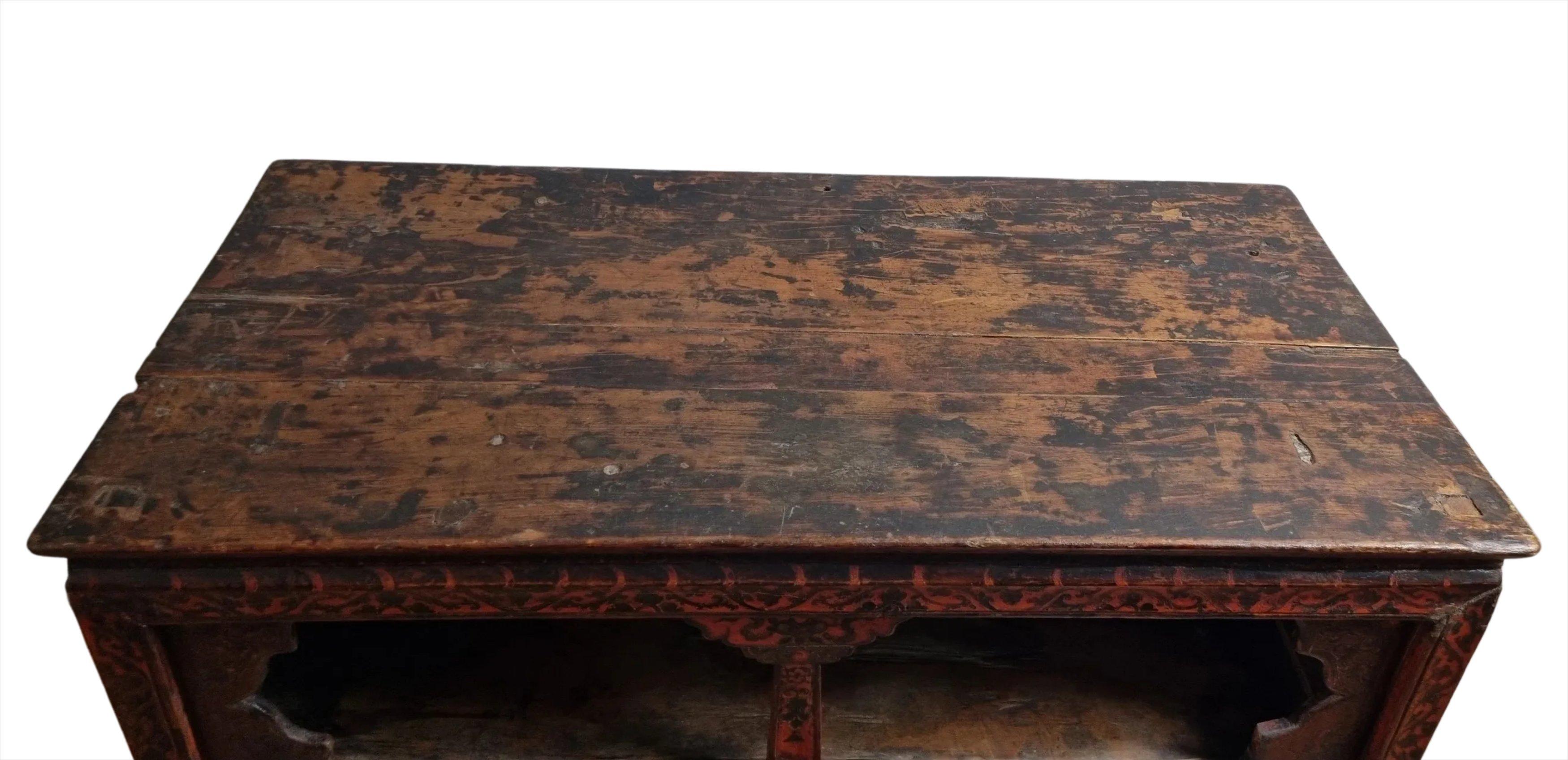 Cabinet tibétain du début du 19e siècle / Cabinet d'autel en vente 4