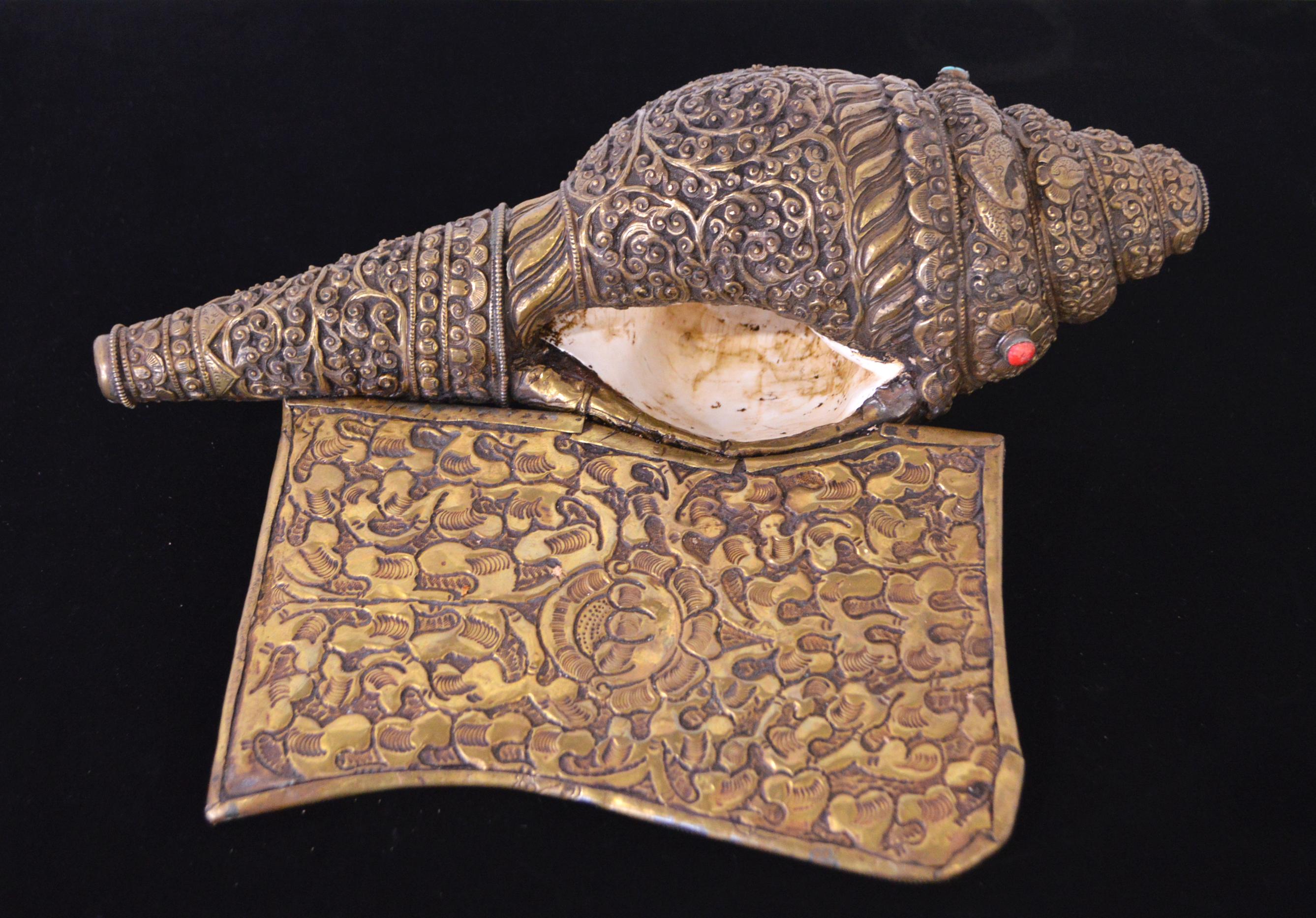 Early-19th Century Tibetan Bronze Trumpet In Good Condition For Sale In CILAVEGNA, IT