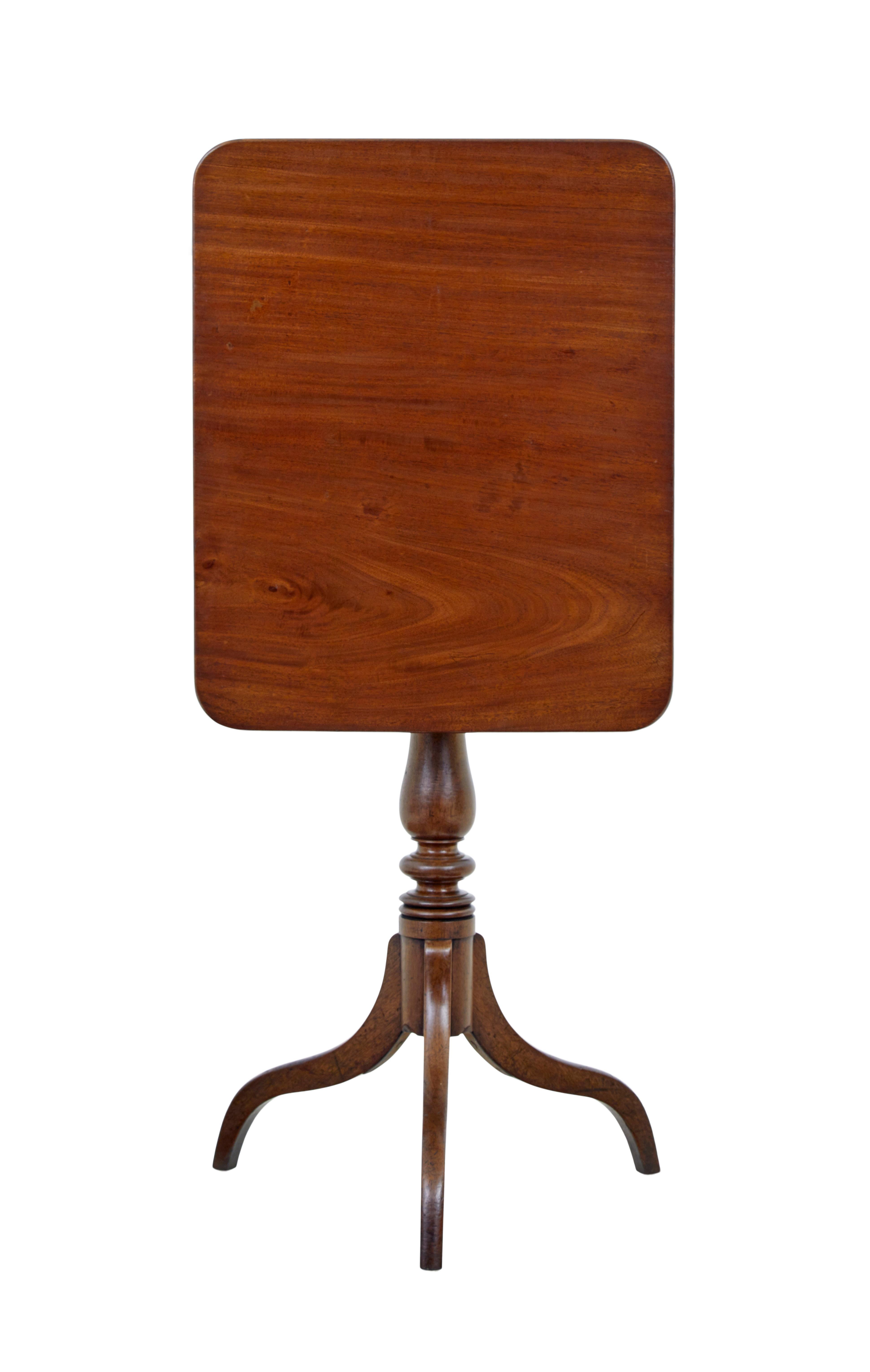 English Early 19th Century tilt top occasional table For Sale