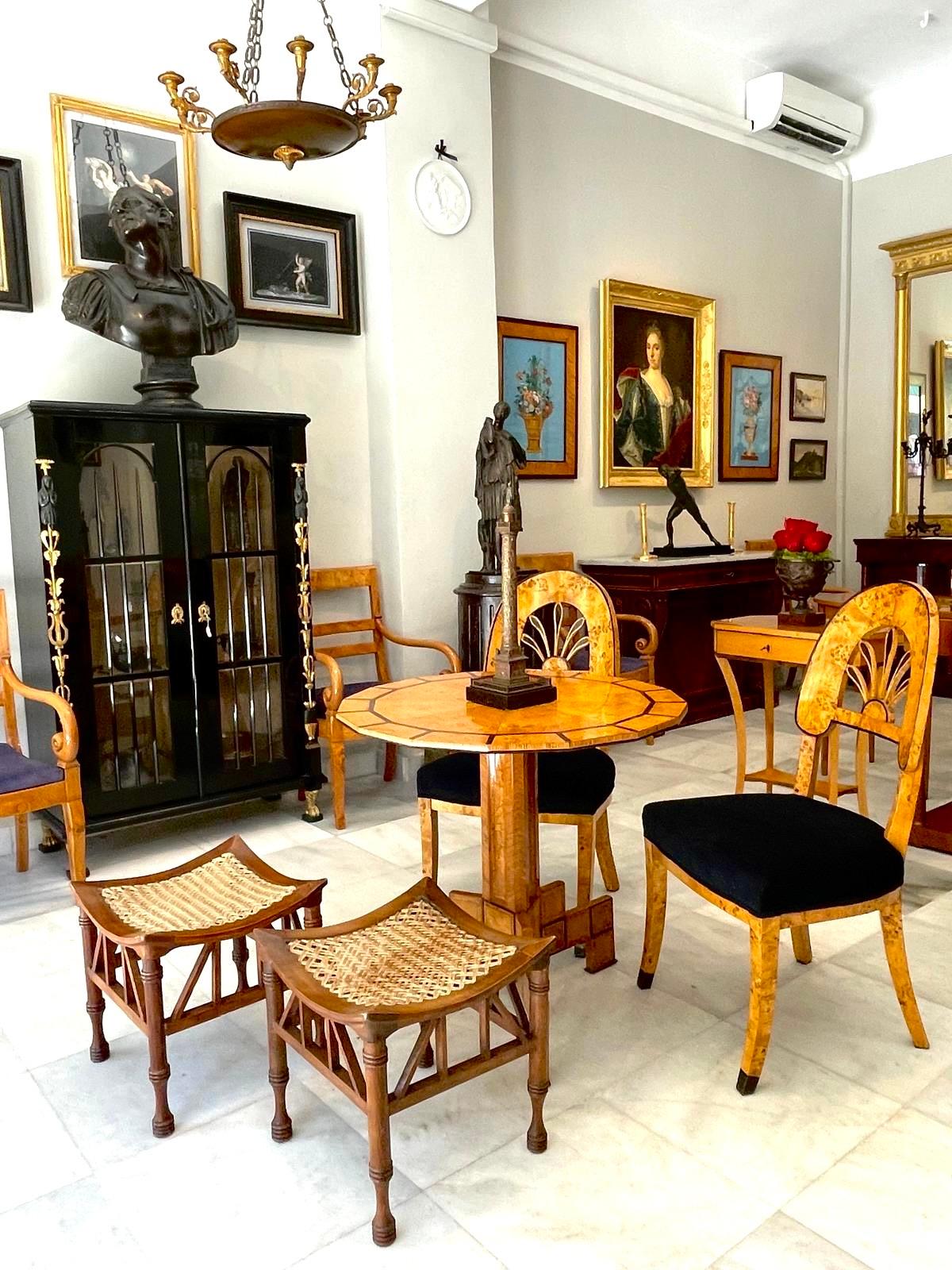 Mesa de té poligonal basculante de principios del siglo XIX, abedul, fresno y palisandro en venta 6