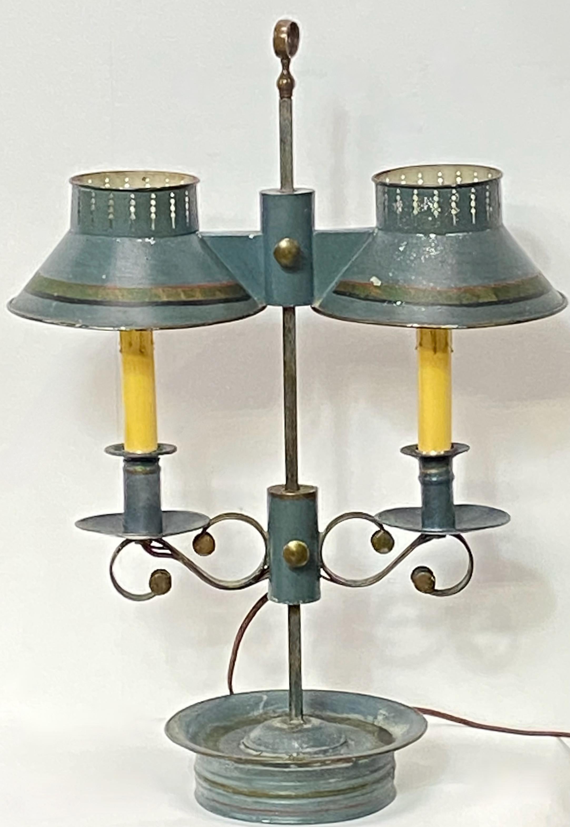 Early 19th Century Tole Painted Double Student Lamp In Good Condition For Sale In San Francisco, CA