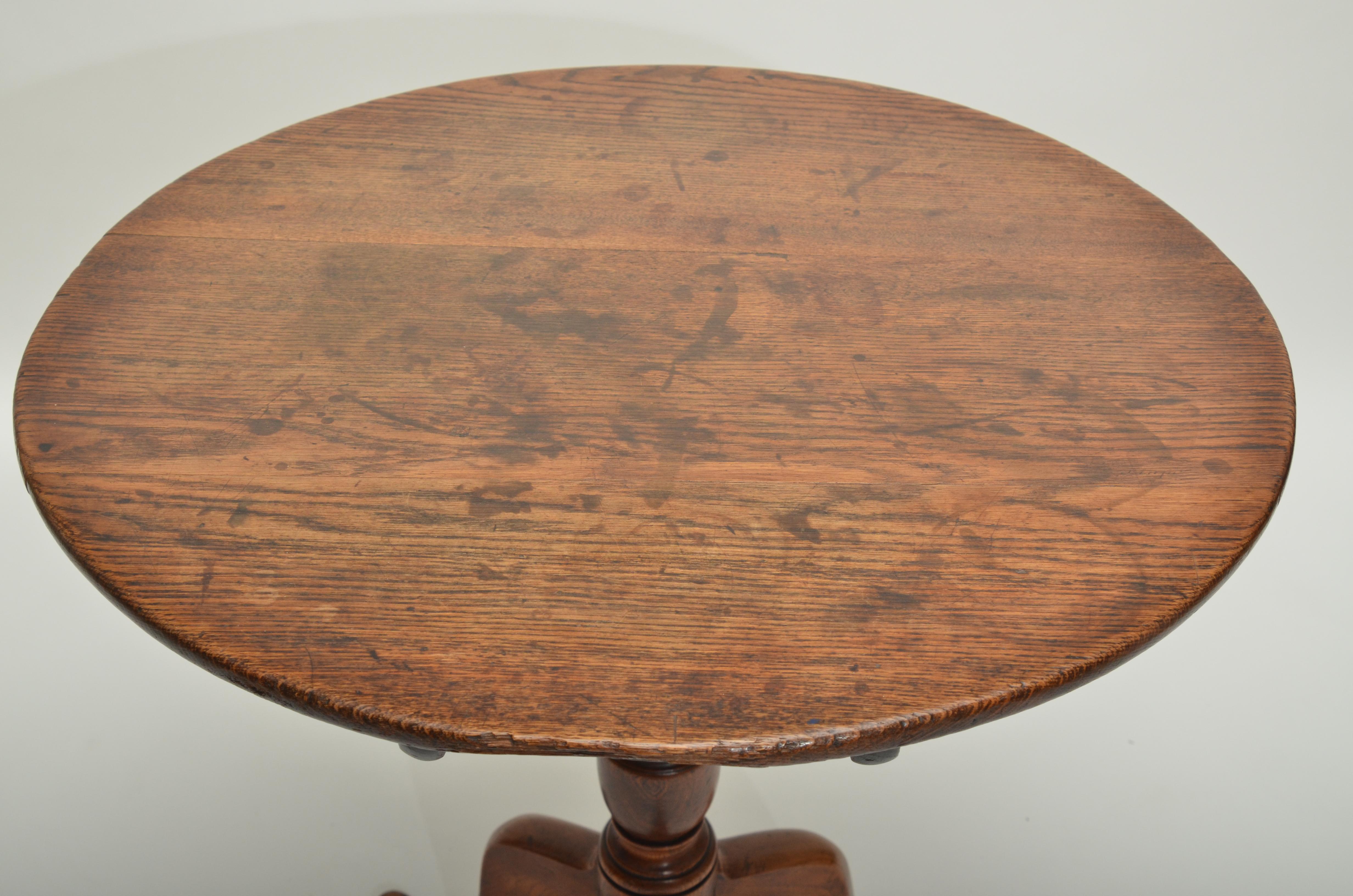 English Early 19th Century Tripod Table, England, circa 1800 For Sale