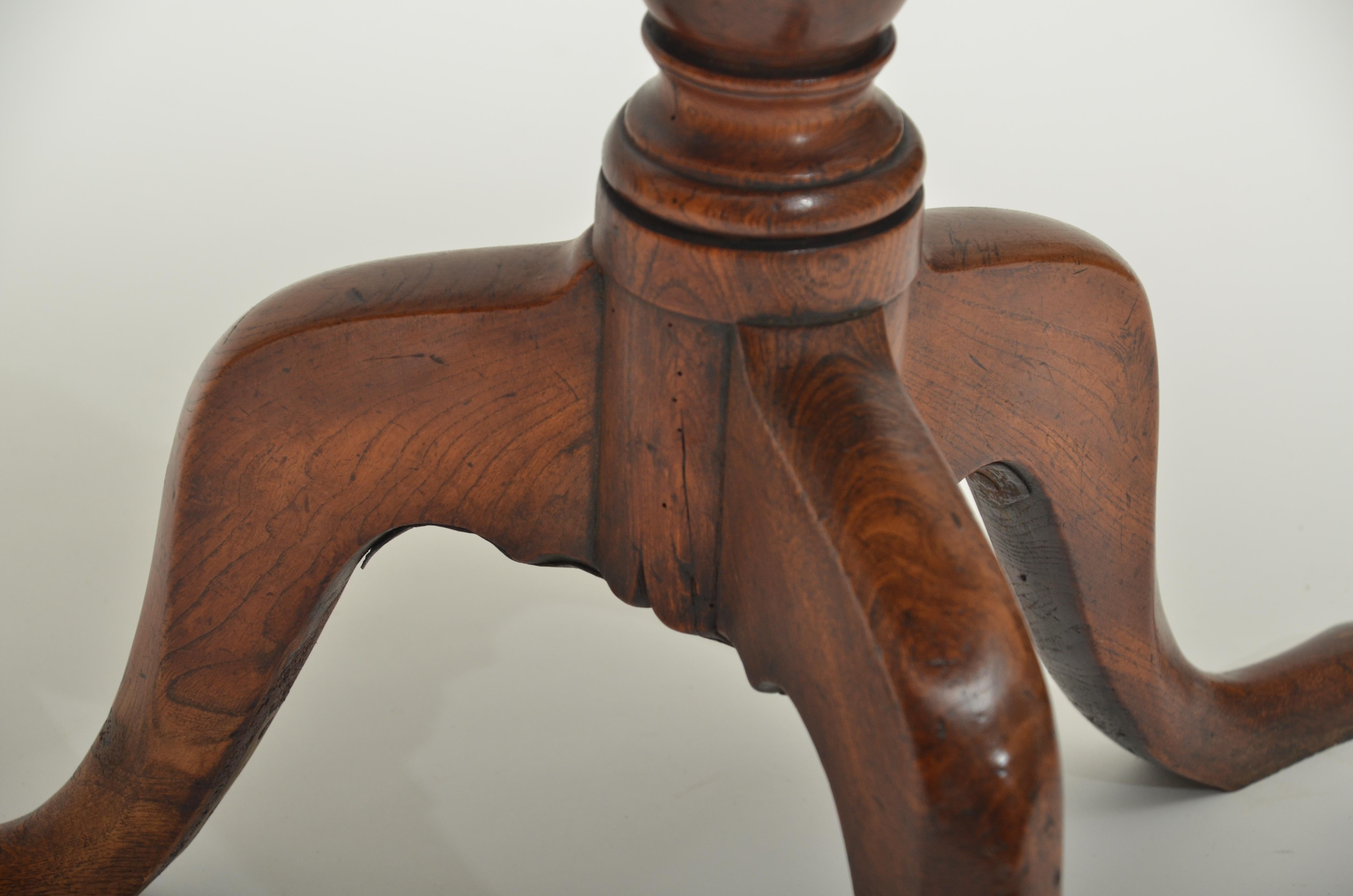 Early 19th Century Tripod Table, England, circa 1800 In Good Condition For Sale In East Hampton, NY