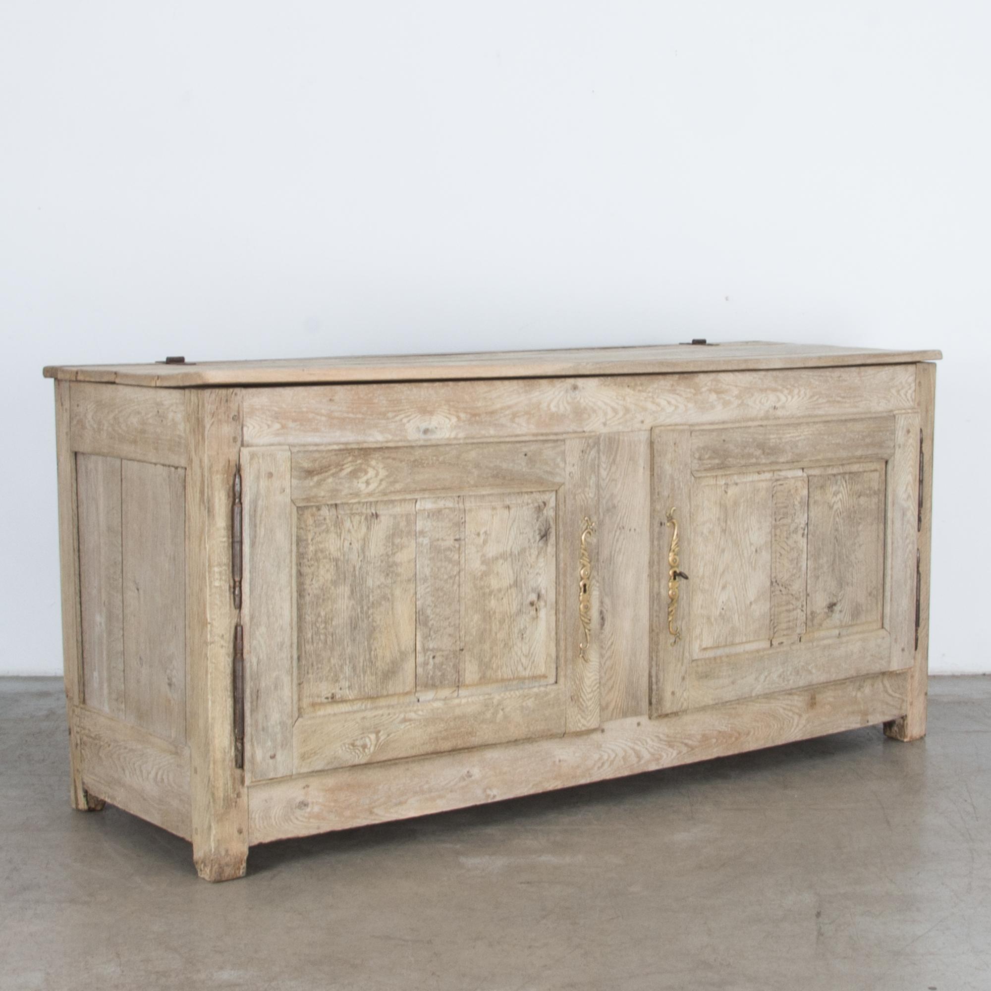 Early 19th Century Two-Door Oak Chest In Good Condition In High Point, NC