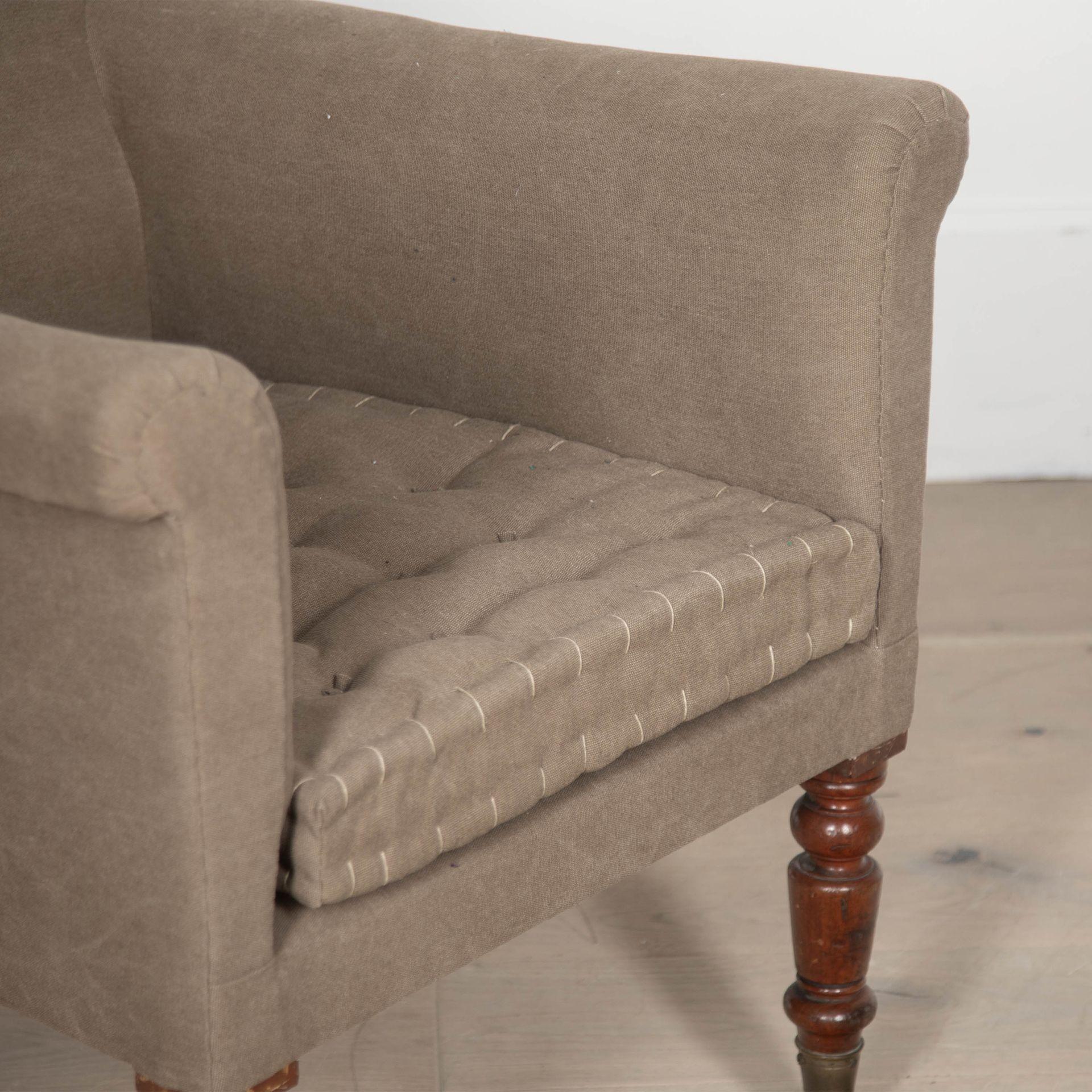 Sillón de biblioteca tapizado de principios del siglo XIX Tela en venta