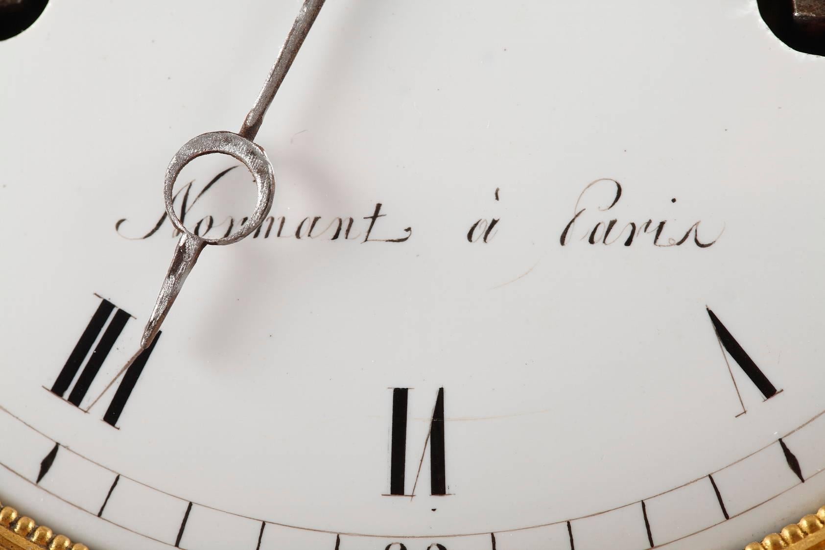XIXe siècle Horloge en porcelaine en forme de vase du début du 19ème siècle en vente