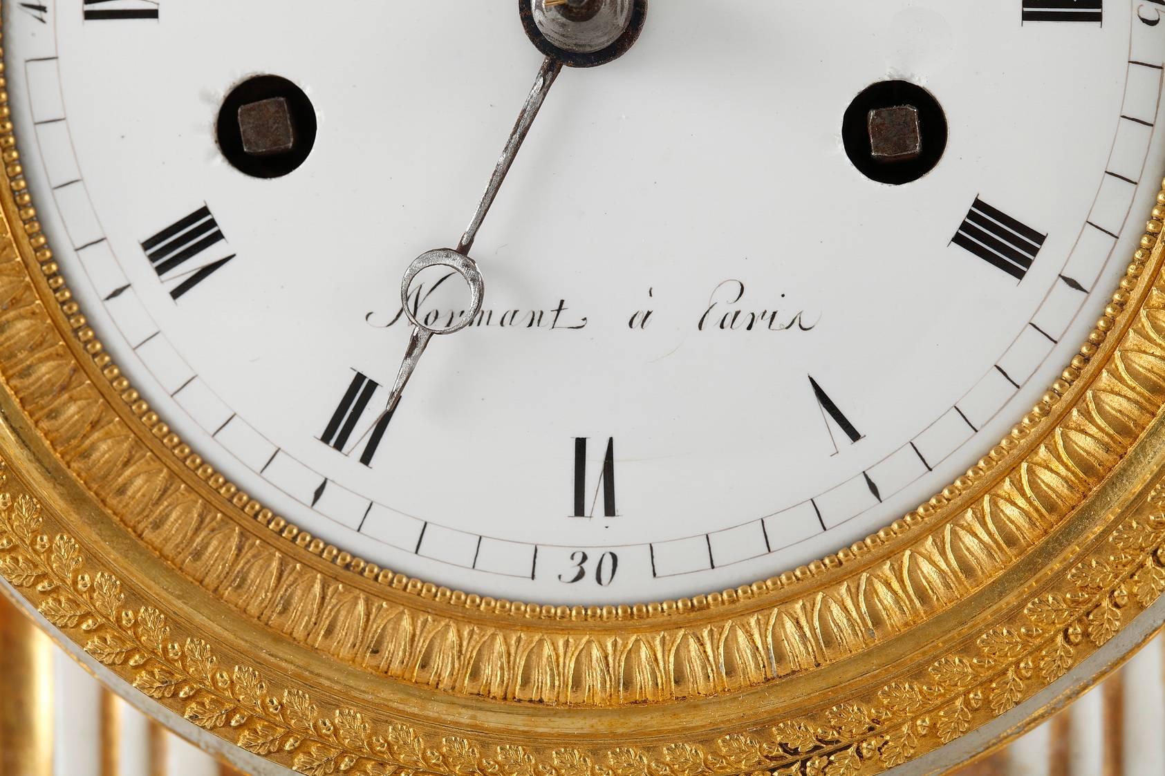 Porcelaine Horloge en porcelaine en forme de vase du début du 19ème siècle en vente