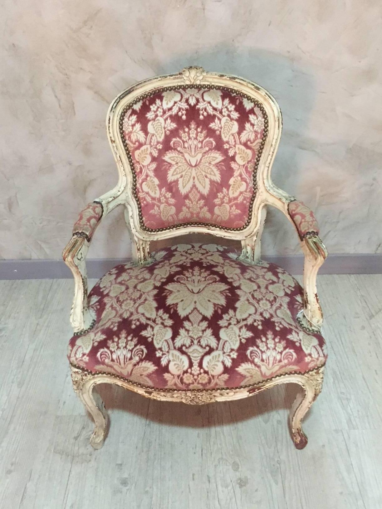 Early 19th century velor fabric Louis XV armchair with original Patina. Former pink fabric.
Nice manufacture.