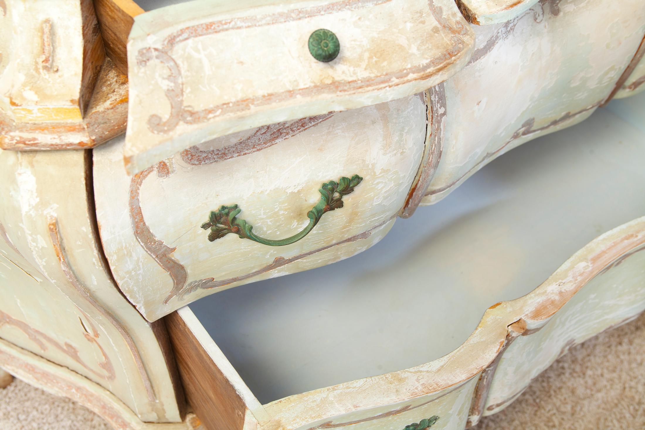 Early 19th Century Venetian Bombe Chest with Marble Top 3