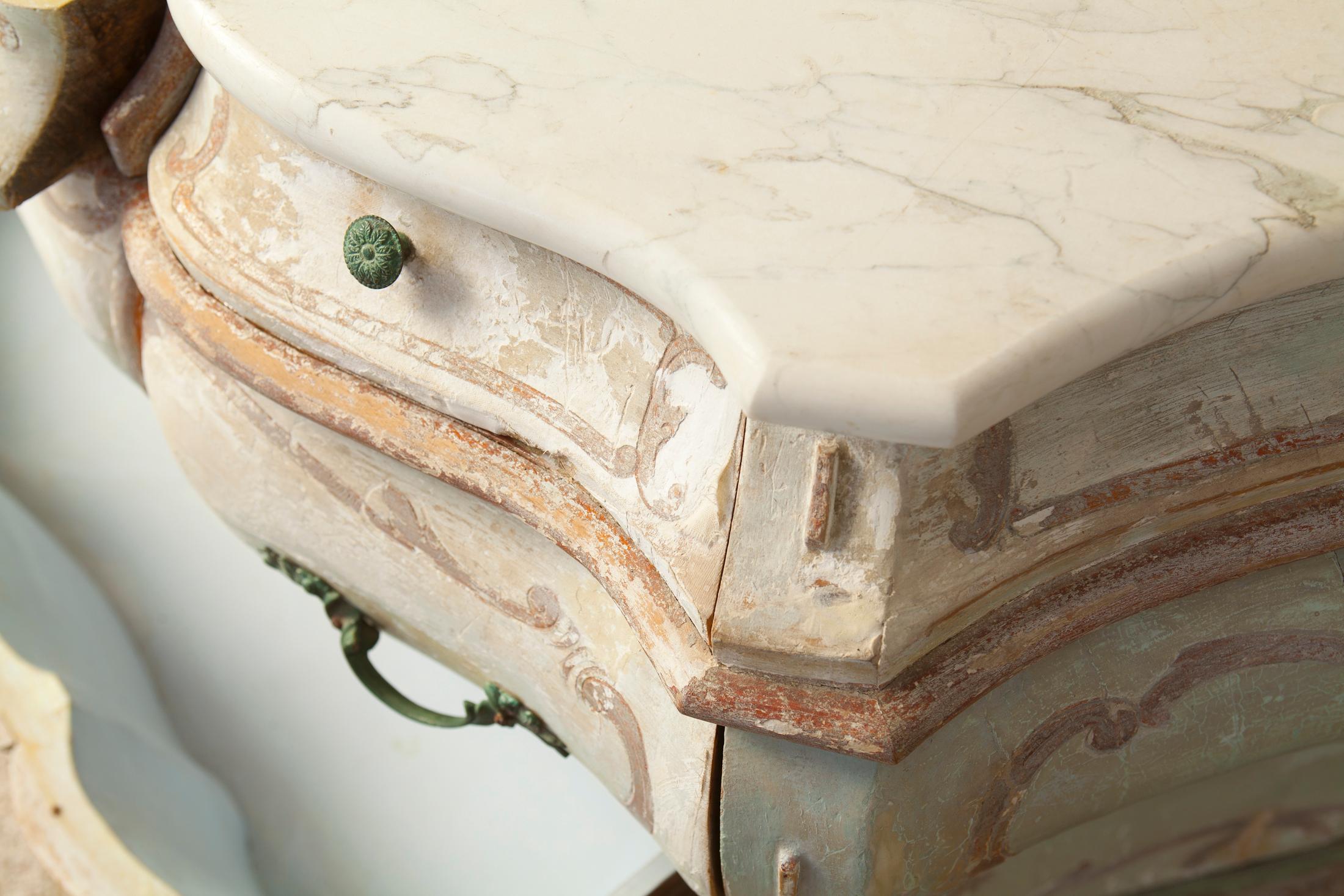 Early 19th Century Venetian Bombe Chest with Marble Top 1