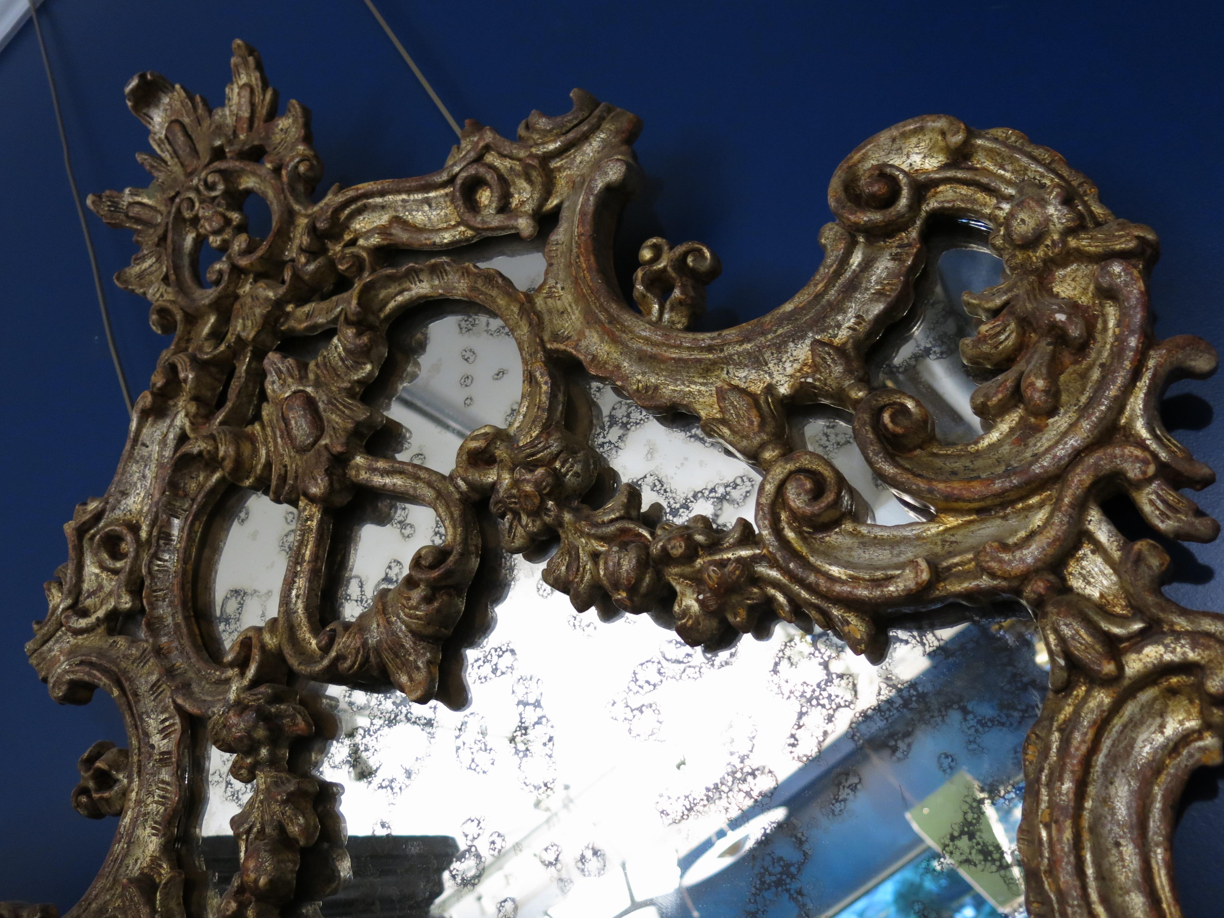 Early 19th Century Venetian Gilt Wood Wall Mirror For Sale 2