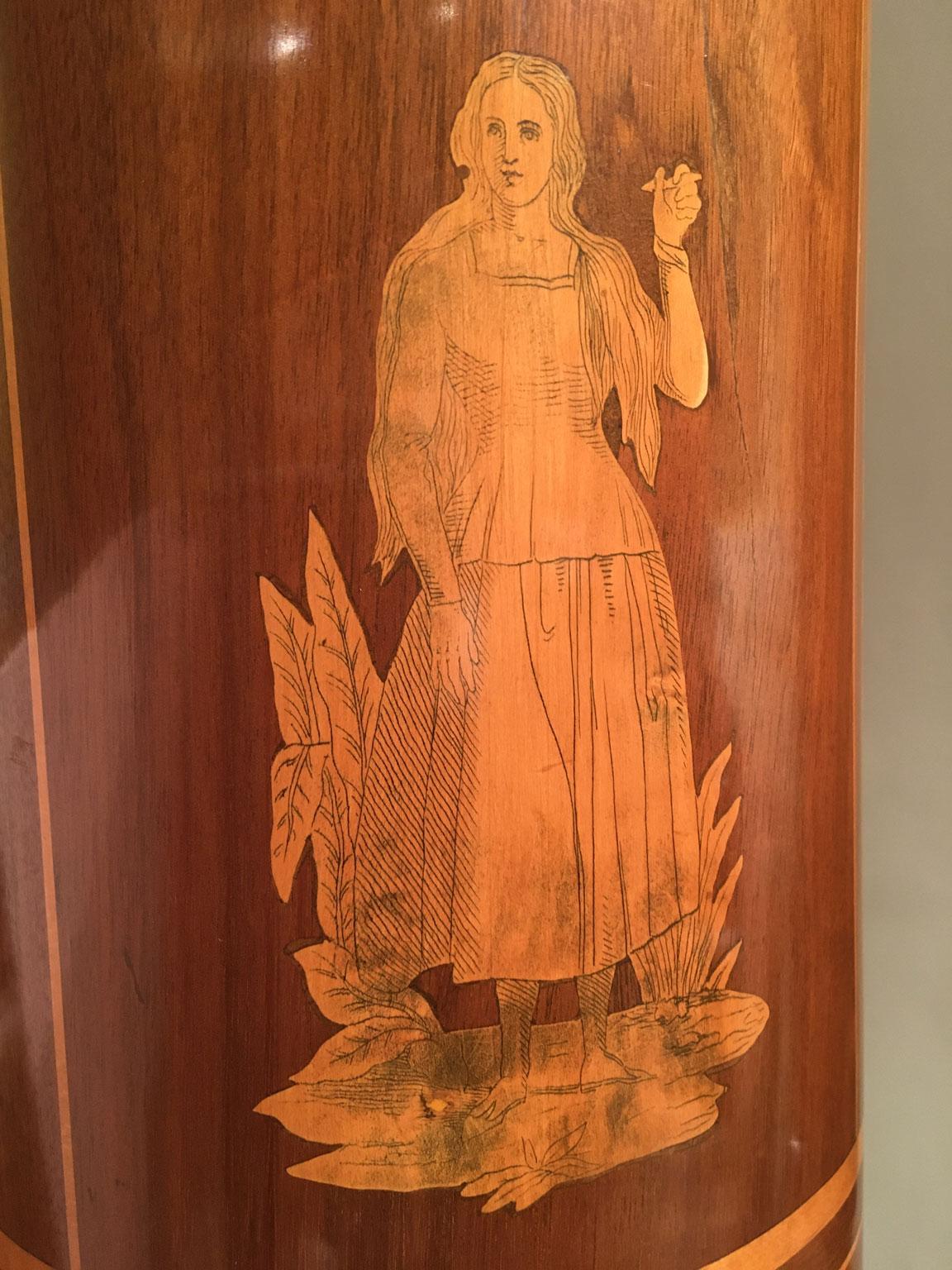 Inizio del XIX secolo  Venezia Coppia di tabacchiere in legno di noce intarsiato su supporto in vendita 10