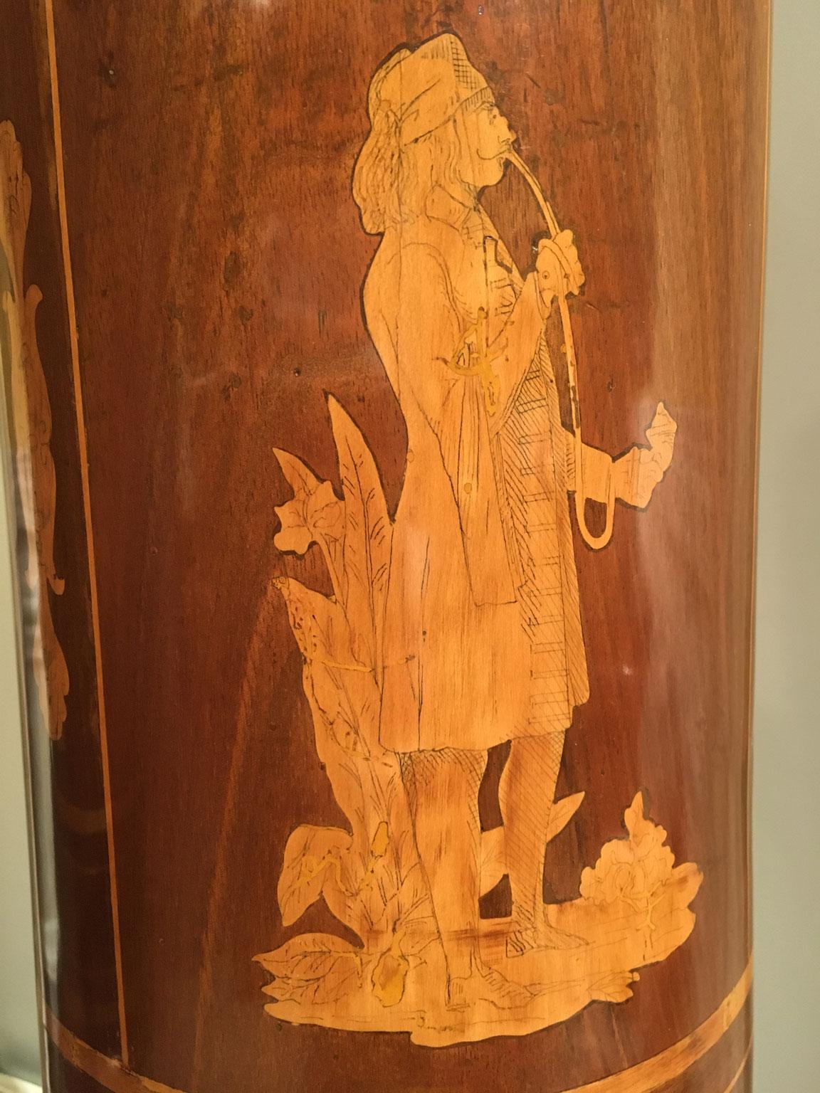 Inizio del XIX secolo  Venezia Coppia di tabacchiere in legno di noce intarsiato su supporto in vendita 11