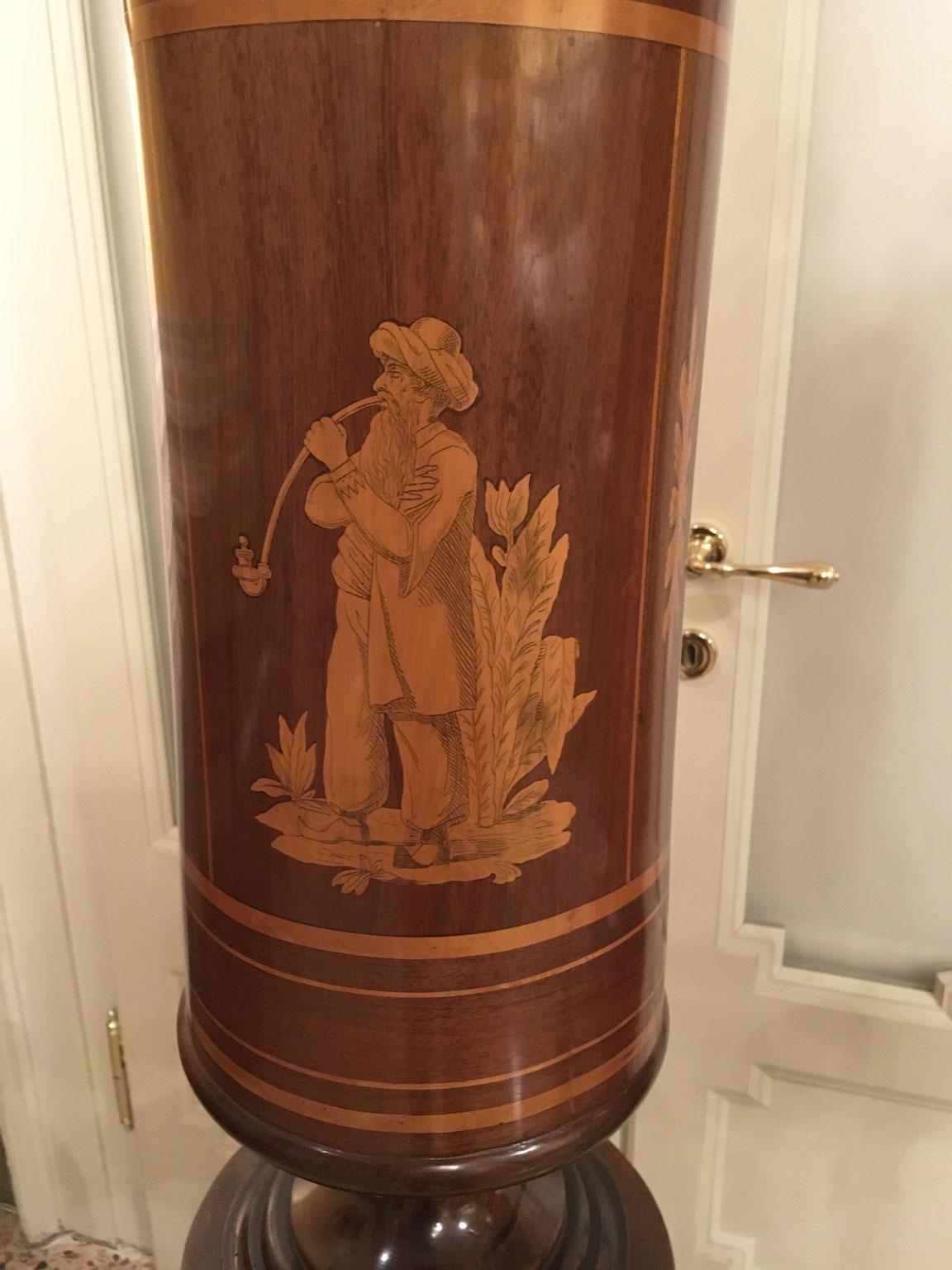 Luigi XVI Inizio del XIX secolo  Venezia Coppia di tabacchiere in legno di noce intarsiato su supporto in vendita
