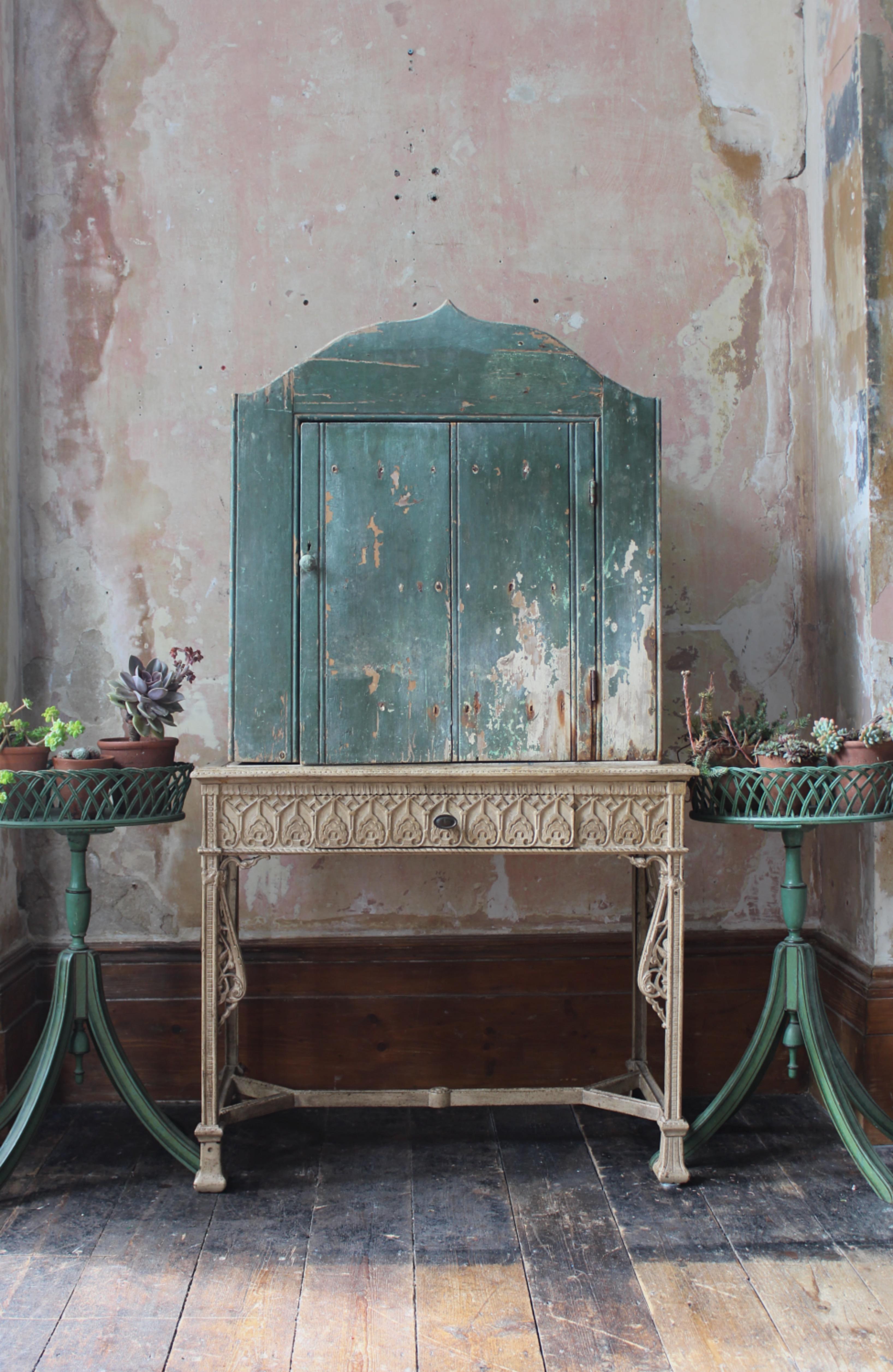 Armoire de cuisine de style primitif vert vernaculaire du début du 19ème siècle  en vente 4