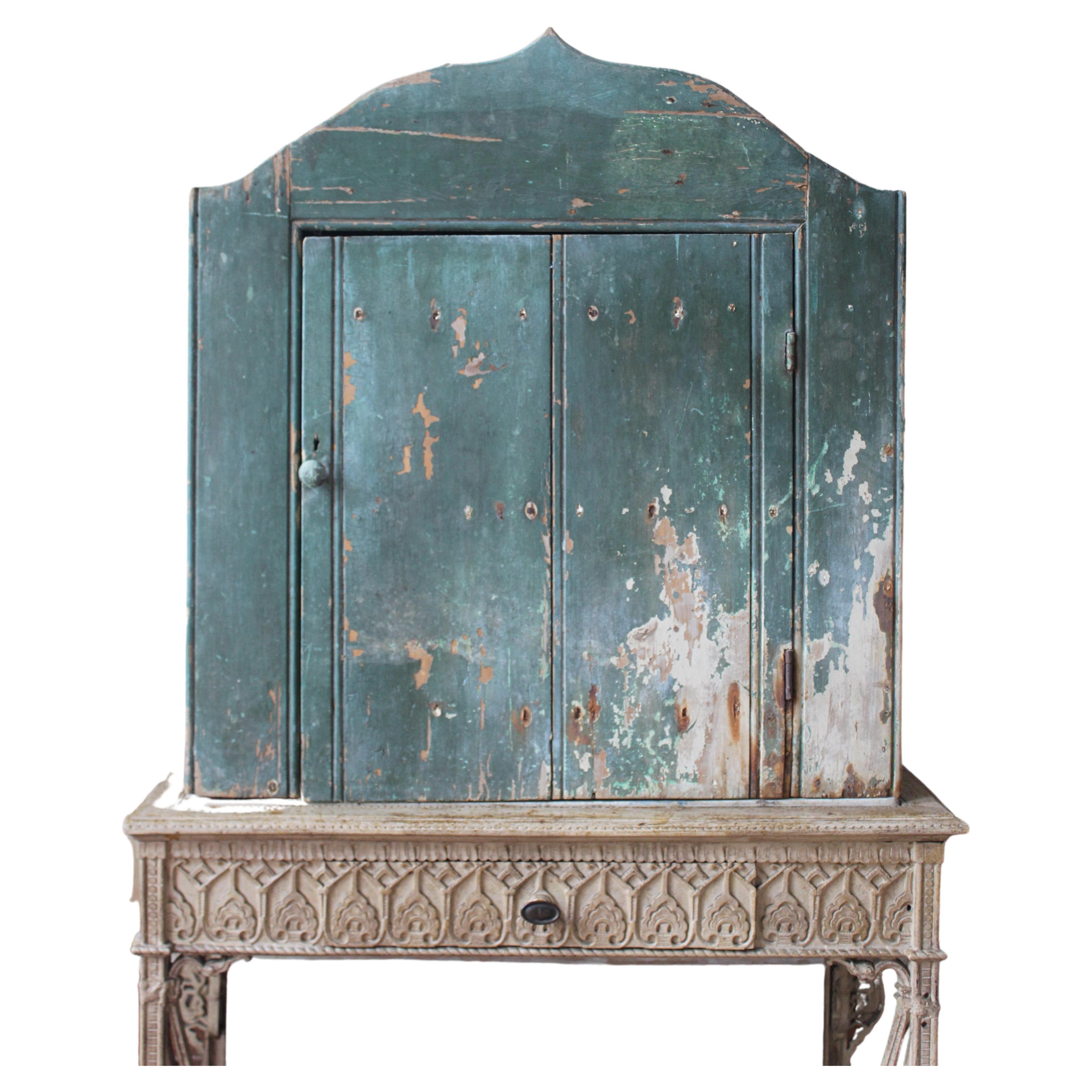 Armoire de cuisine de style primitif vert vernaculaire du début du 19ème siècle 