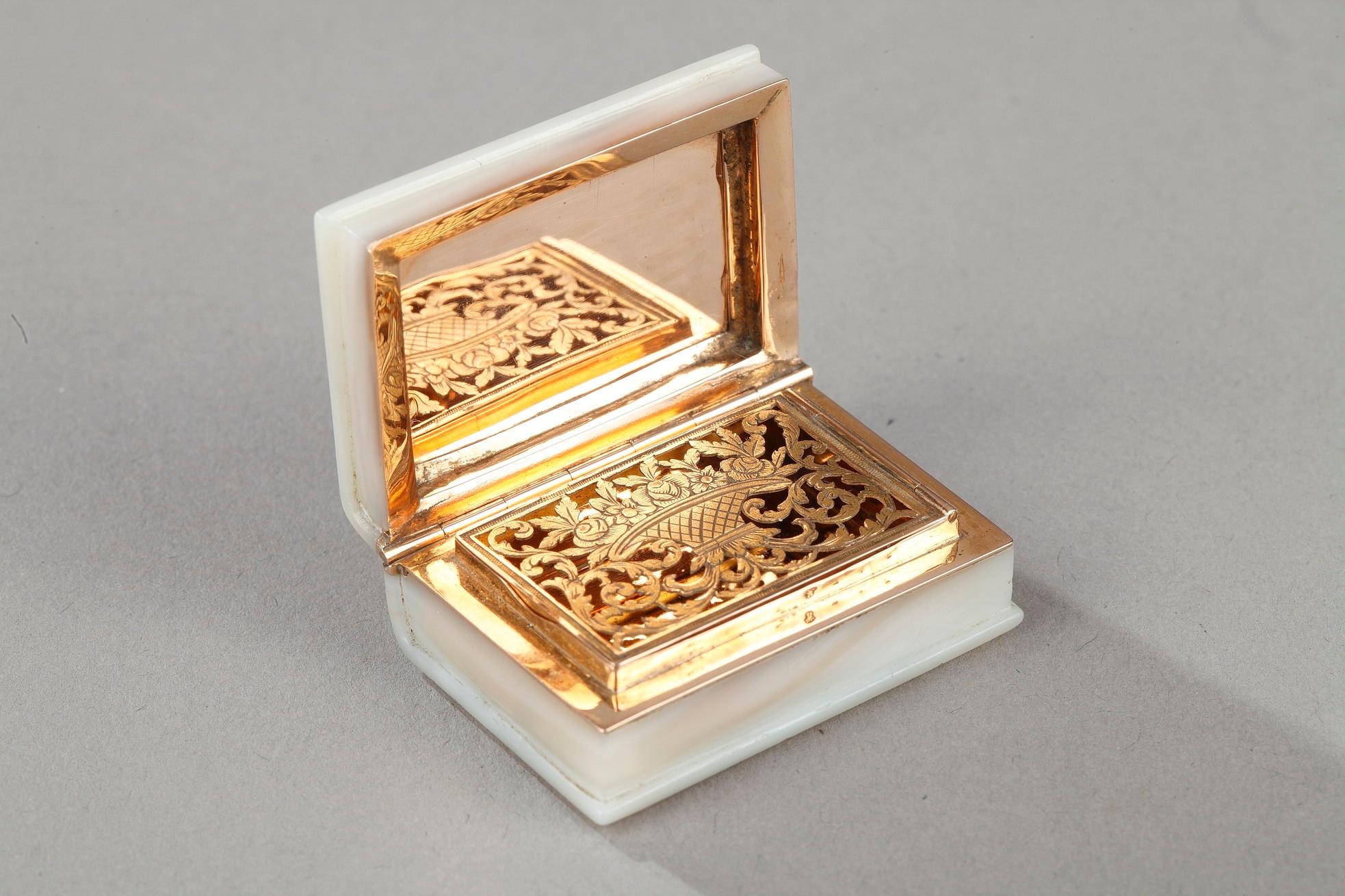 Vinaigrette aus Gold und Perlmutt aus dem frühen 19. Jahrhundert (Empire)