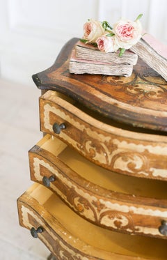 Early 19th Century Vintage Nightstand in Gilt and Buttercream