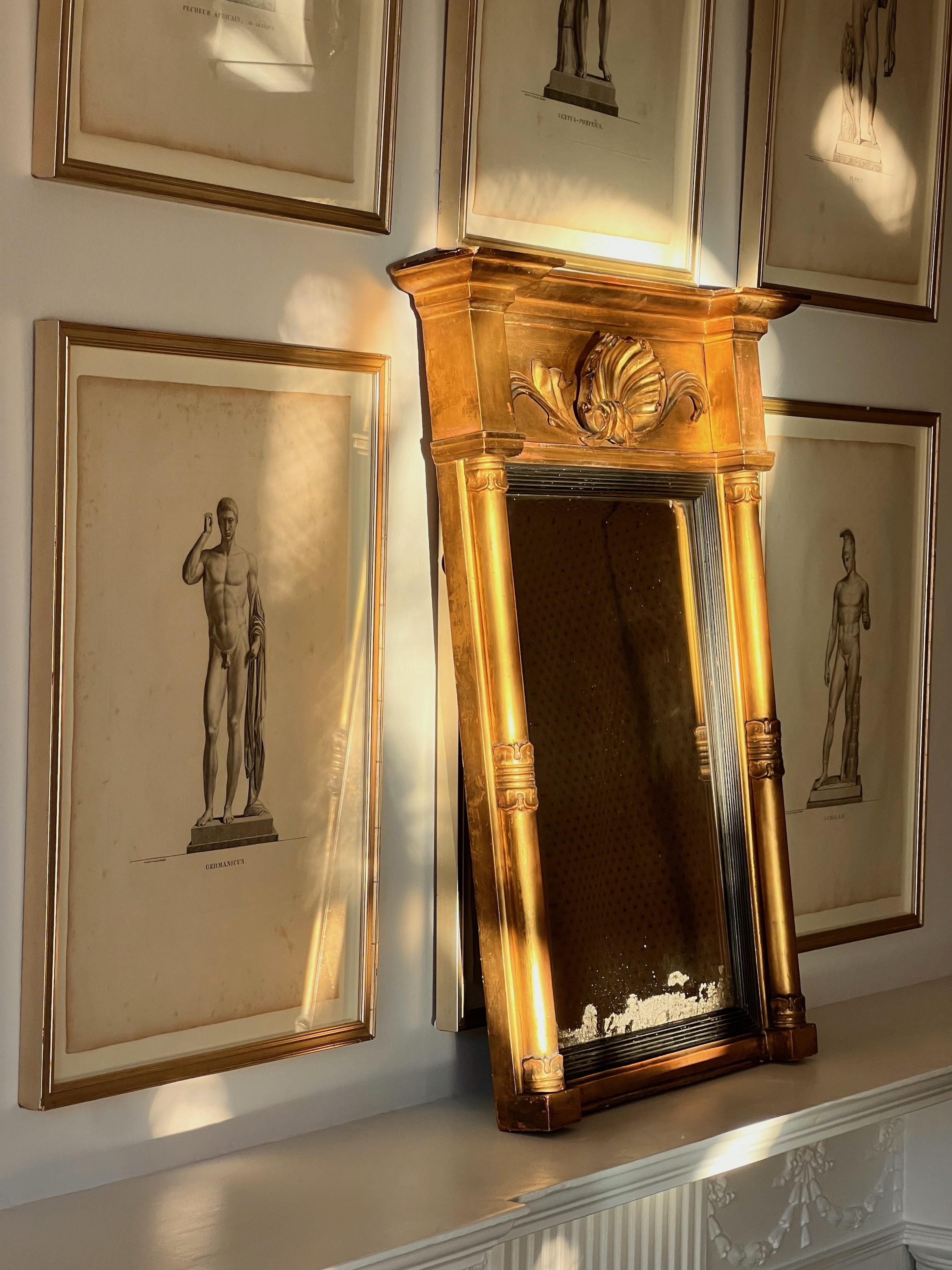 Britannique Antique Wall Mirror doré en vente