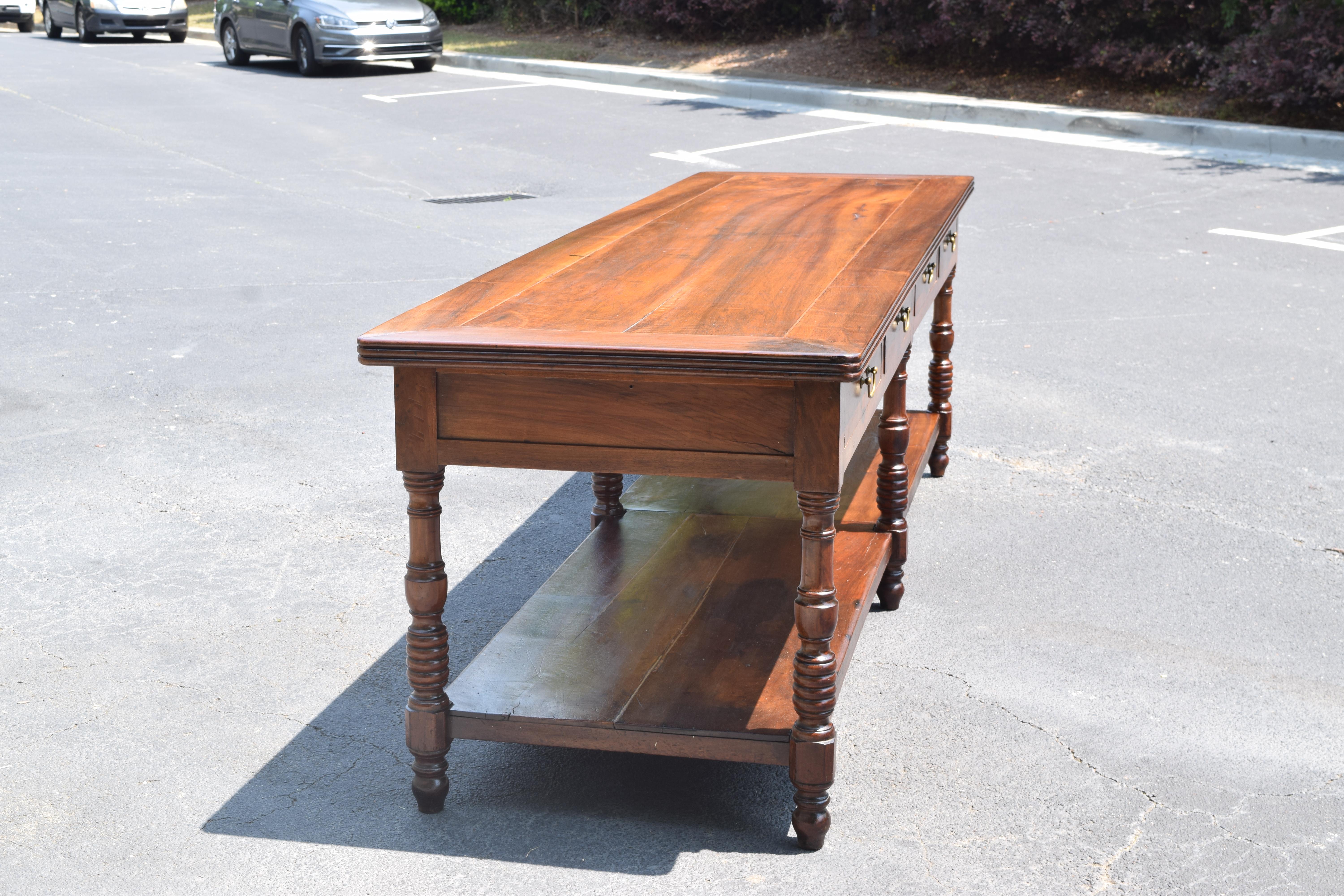 French Louis Philippe Period Large Walnut 4 Drawer Table de Drapiers, ca. 1835 In Good Condition In Atlanta, GA