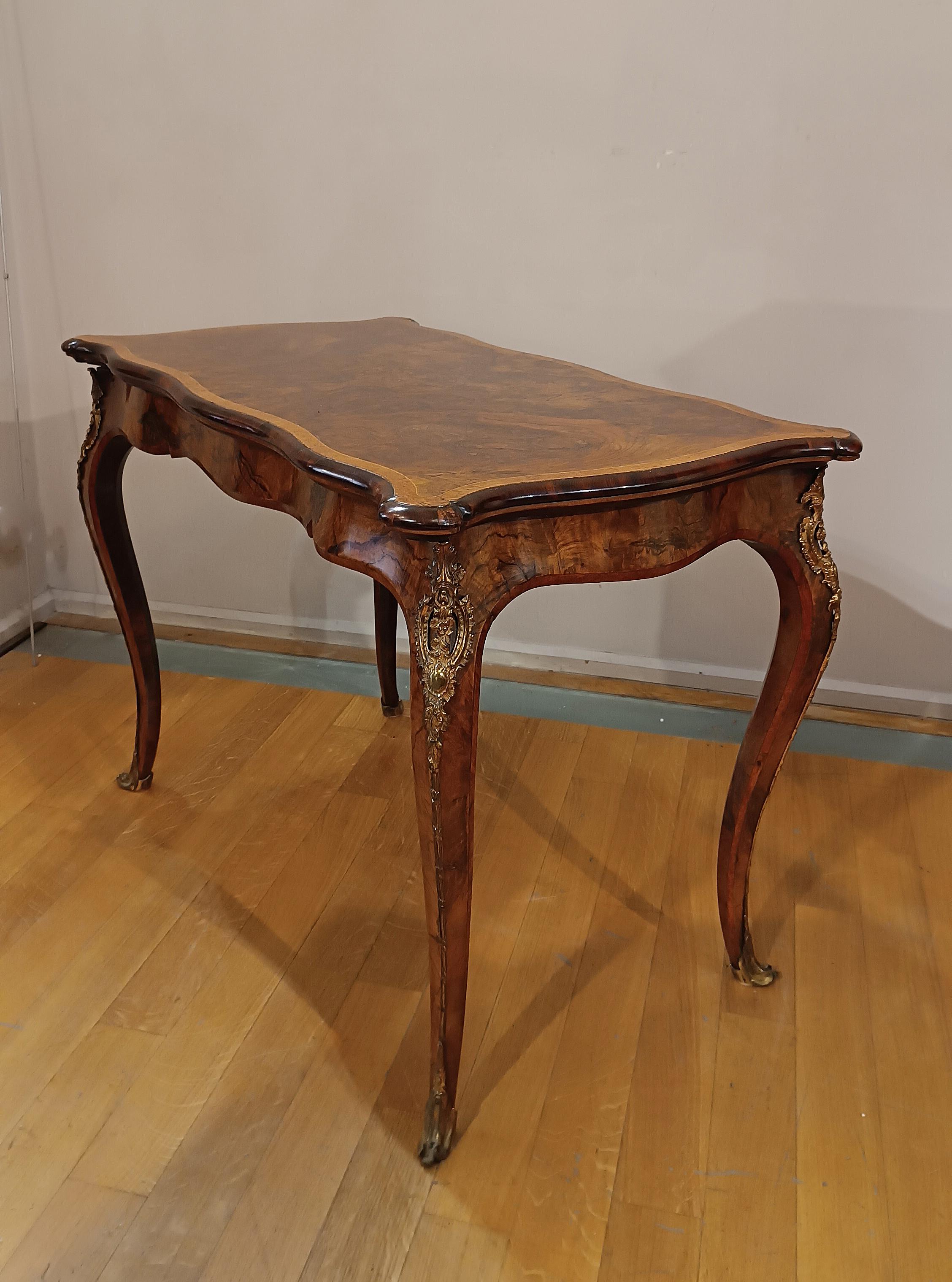 EARLY 19th CENTURY WALNUT BRIAR GAME TABLE For Sale 4
