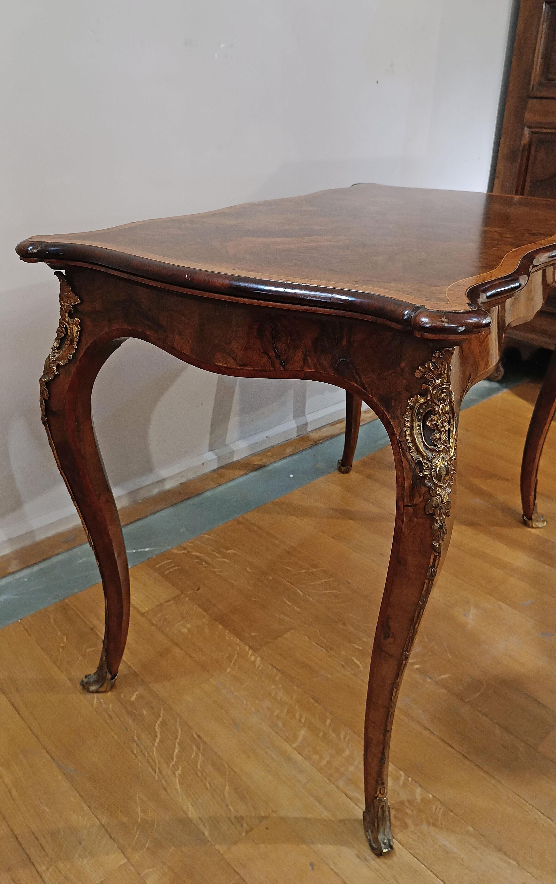 Hand-Carved EARLY 19th CENTURY WALNUT BRIAR GAME TABLE For Sale