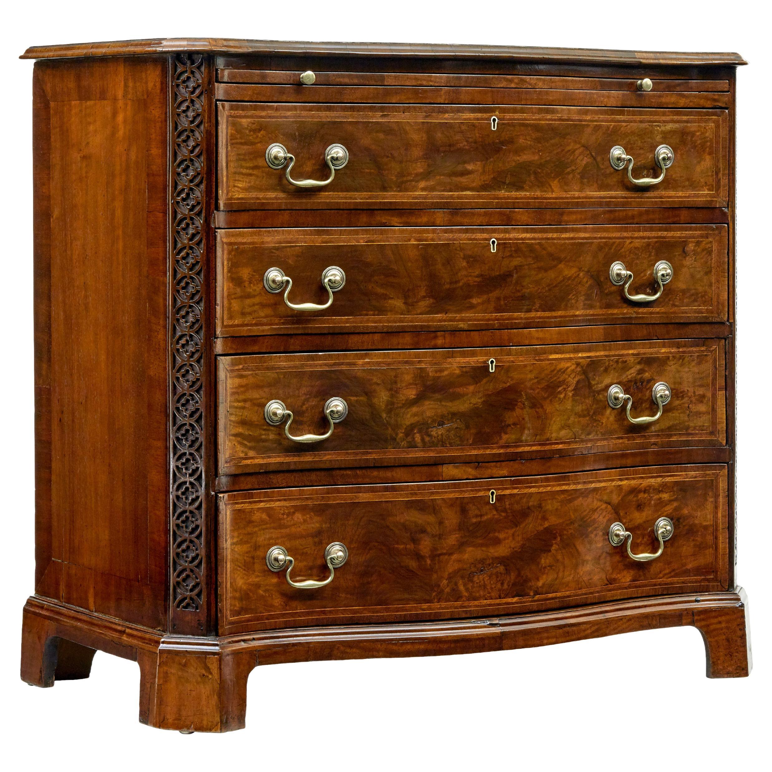 Cassettiera in noce dei primi del XIX secolo in vendita