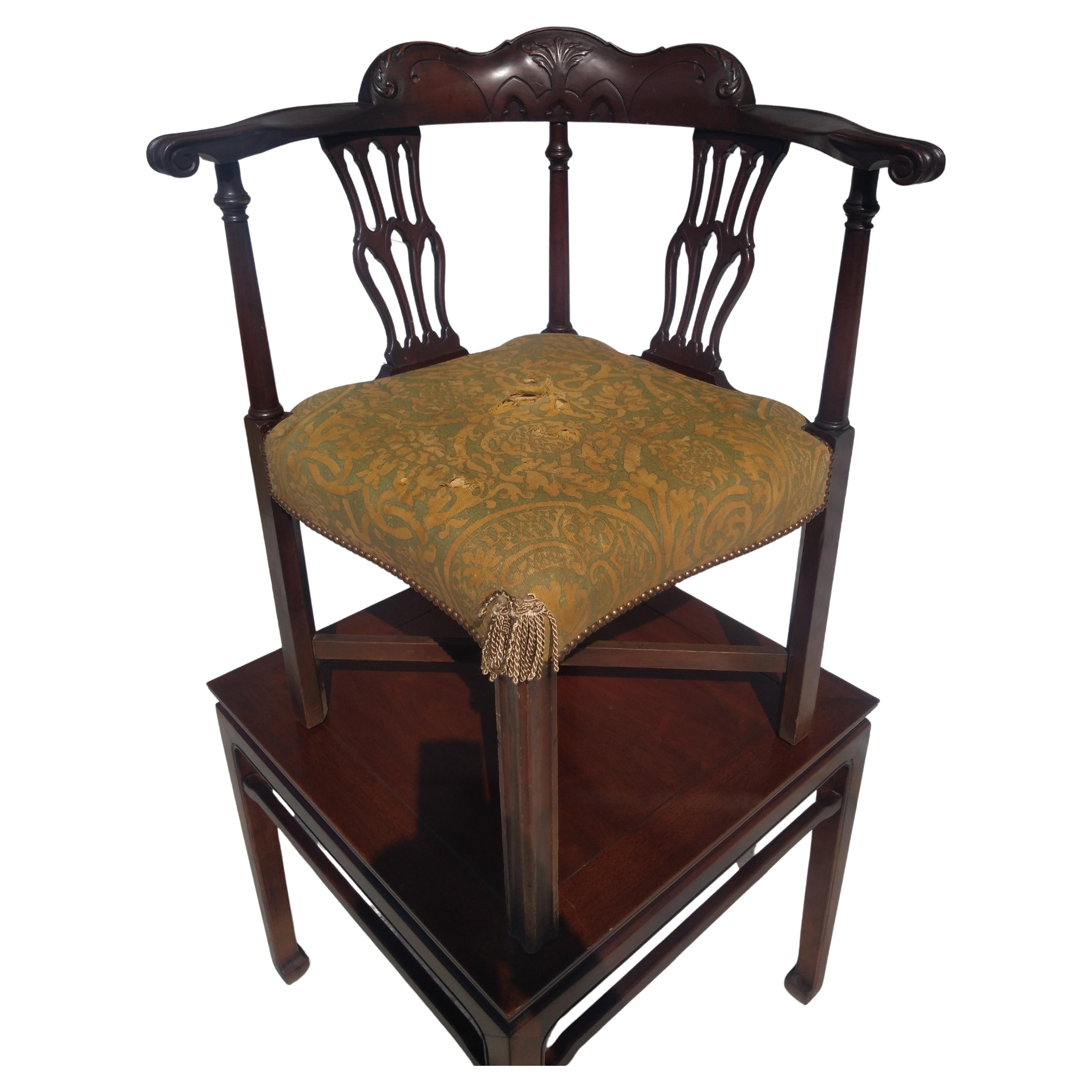 Early 19th century Walnut Chippendale Corner Chair