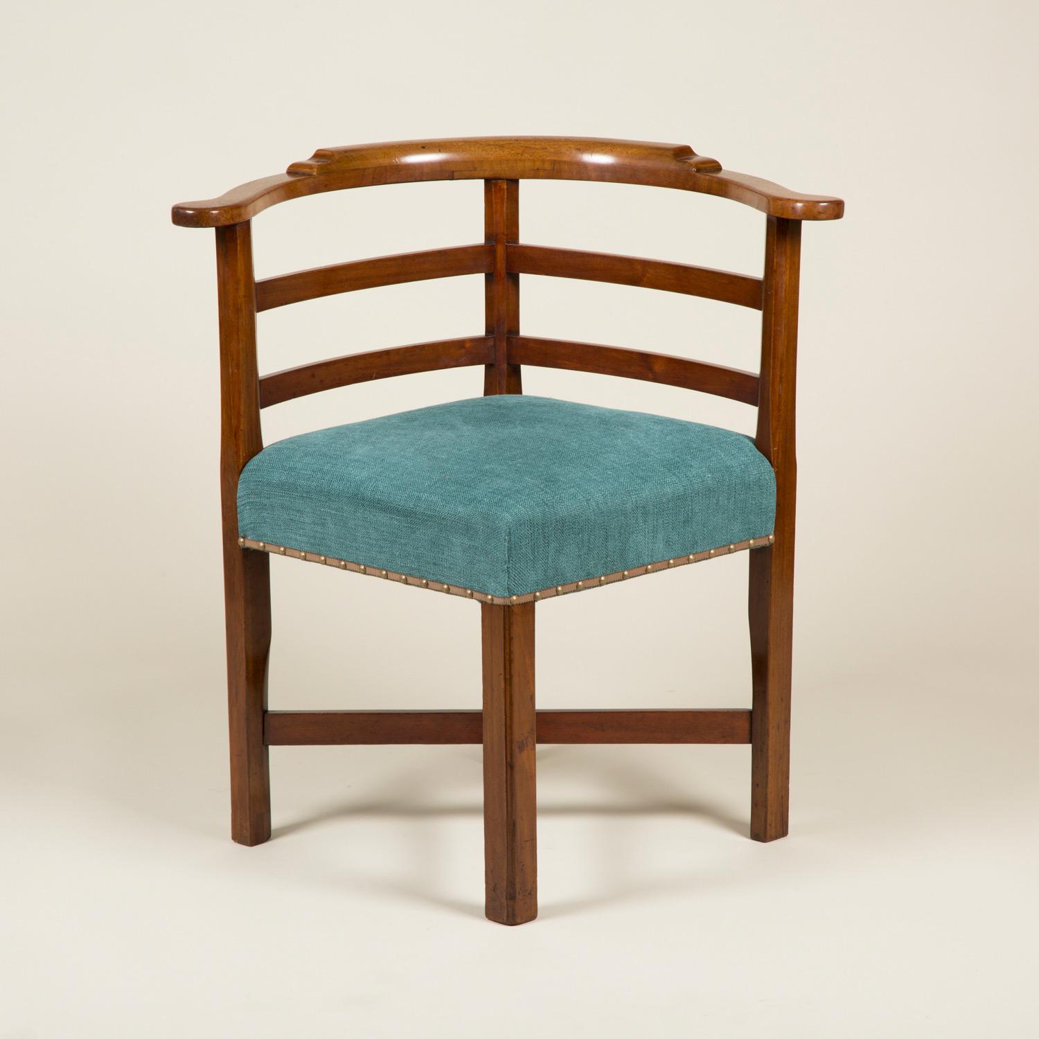 Early 19th Century Walnut Corner Chair with Simple Horizontal Back-Splats For Sale 2